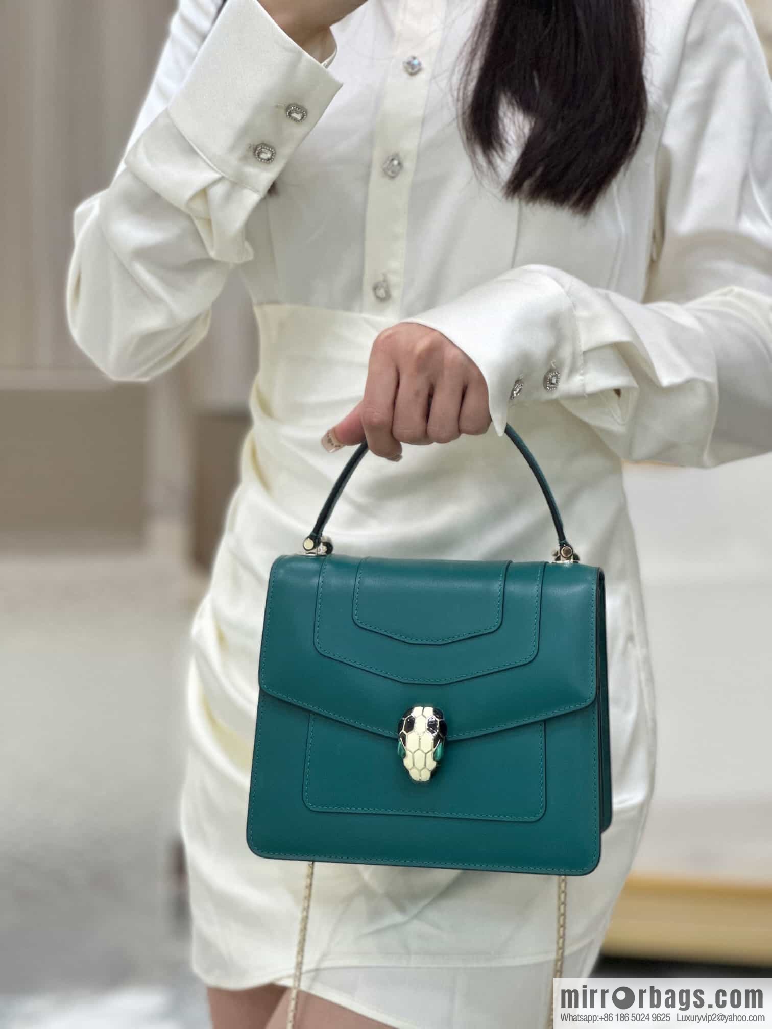 [Bvlgari] Bulgari counter hot-selling Serpenti Forever wrist organ bag model number: 38329