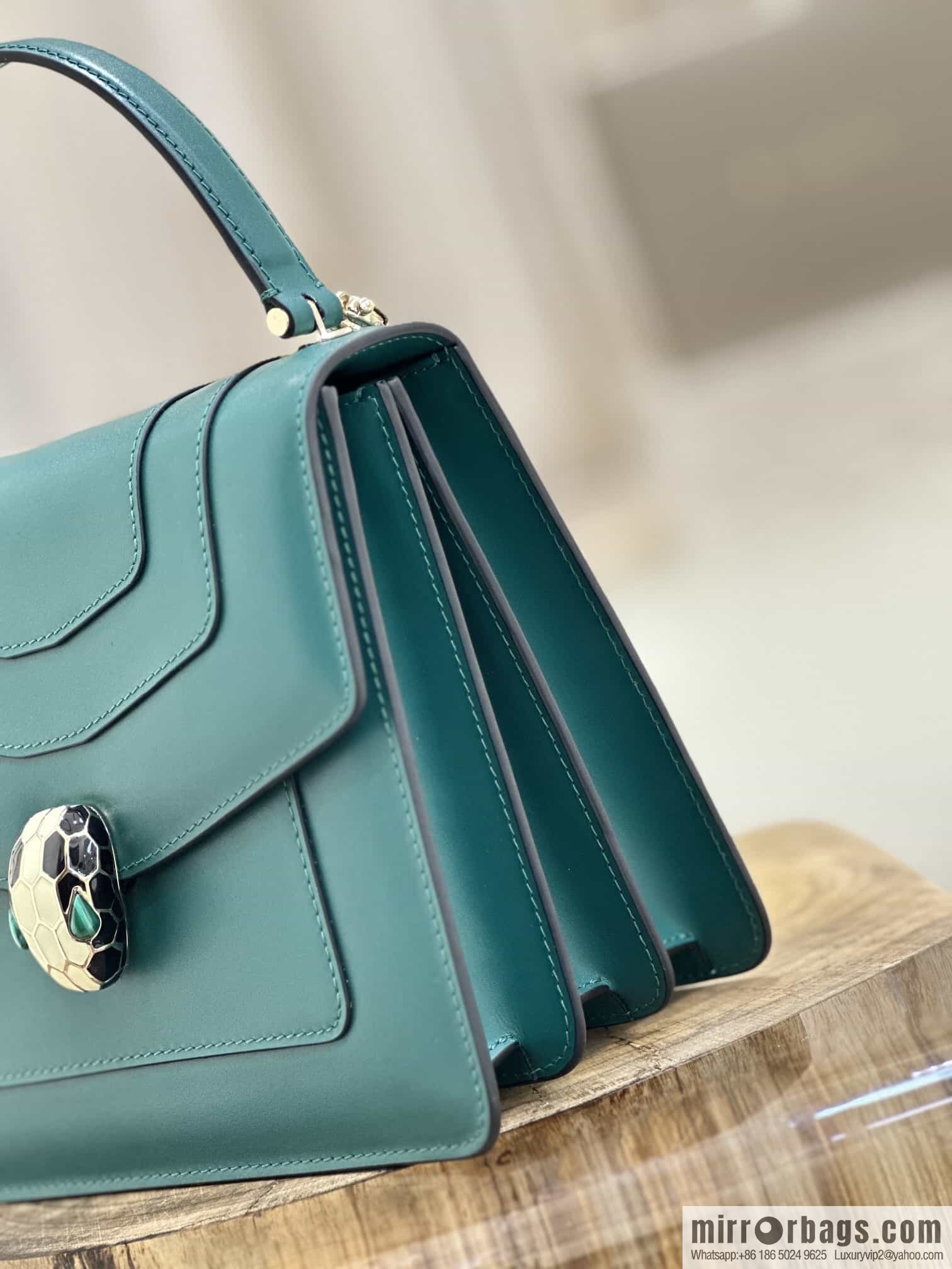 [Bvlgari] Bulgari counter hot-selling Serpenti Forever wrist organ bag model number: 38329
