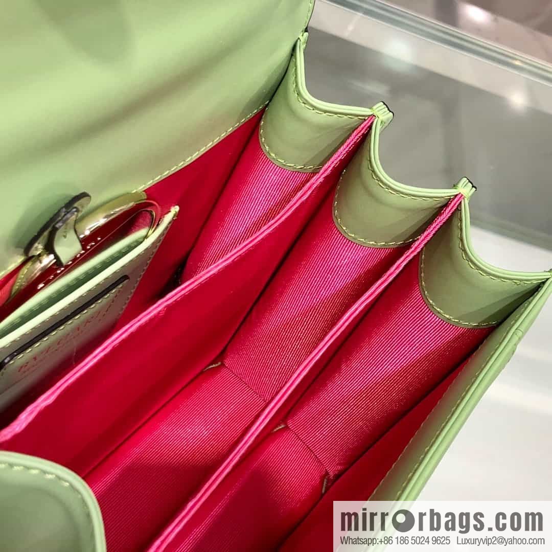 [Bvlgari] Bulgari counter hot-selling Serpenti Forever wrist organ bag model number: 38329