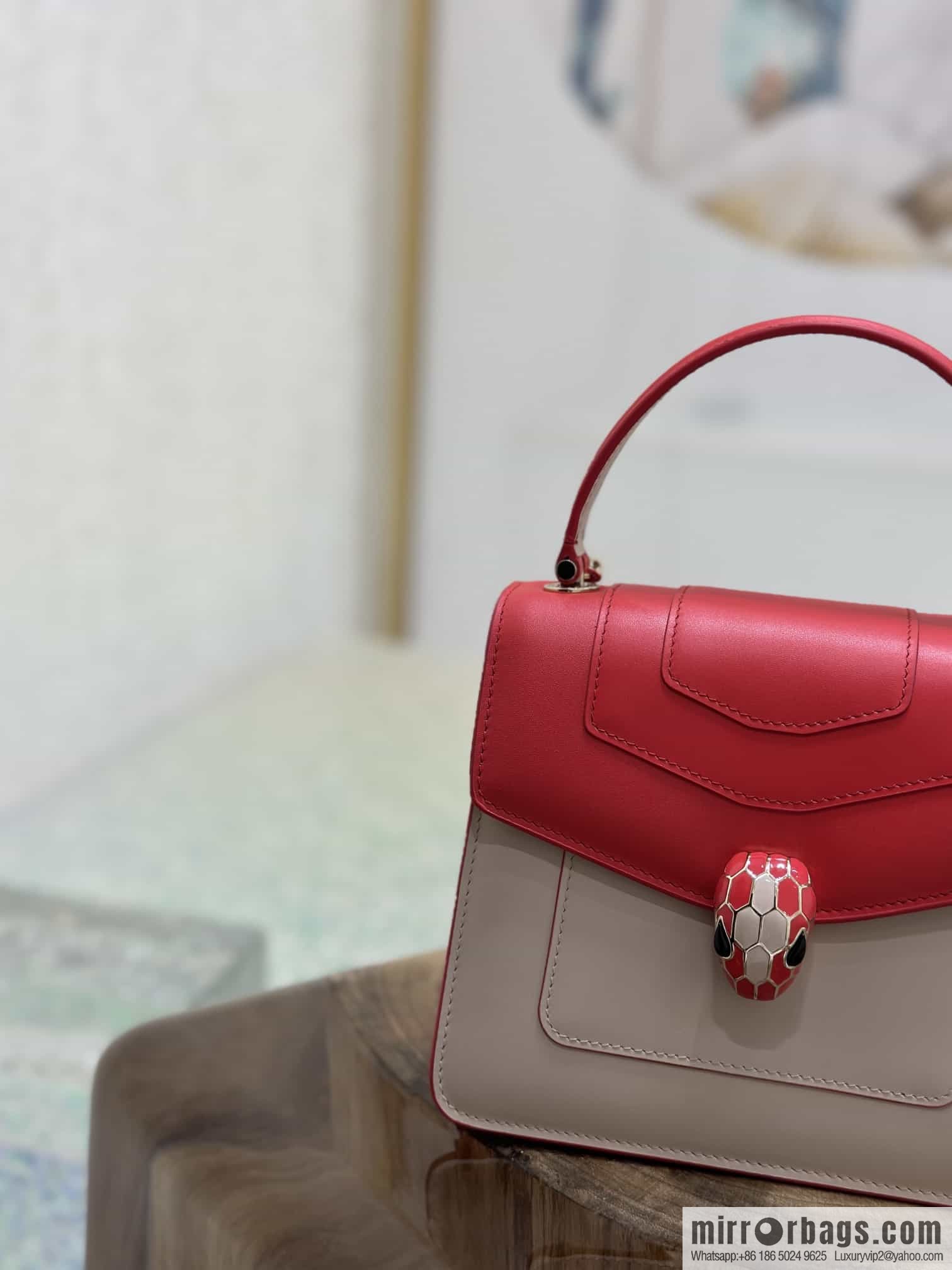 [Bvlgari] Bulgari counter hot-selling Serpenti Forever wrist organ bag model number: 38329