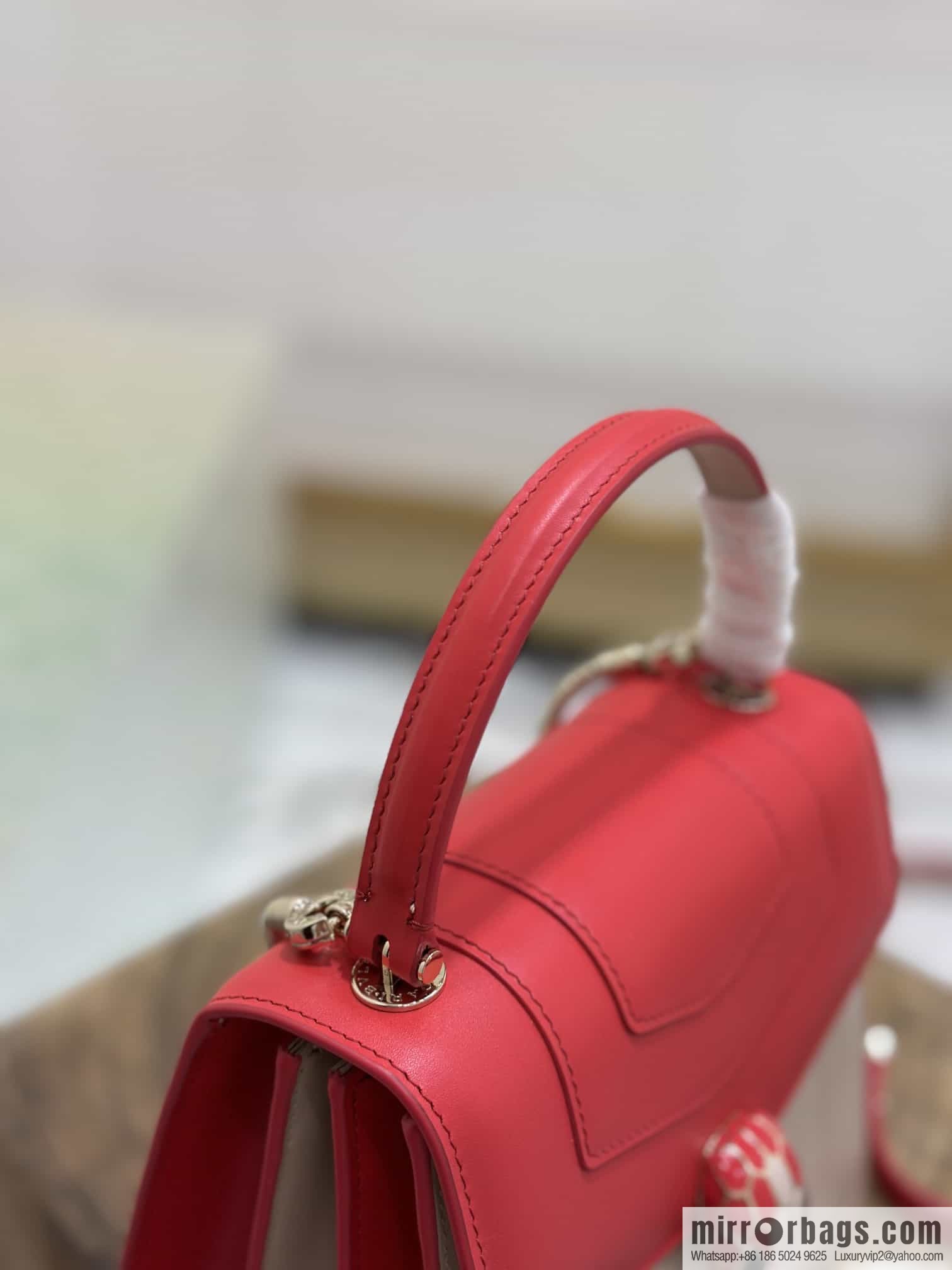 [Bvlgari] Bulgari counter hot-selling Serpenti Forever wrist organ bag model number: 38329
