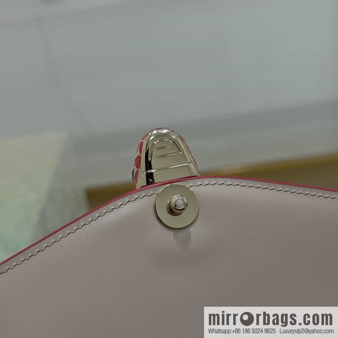[Bvlgari] Bulgari counter hot-selling Serpenti Forever wrist organ bag model number: 38329