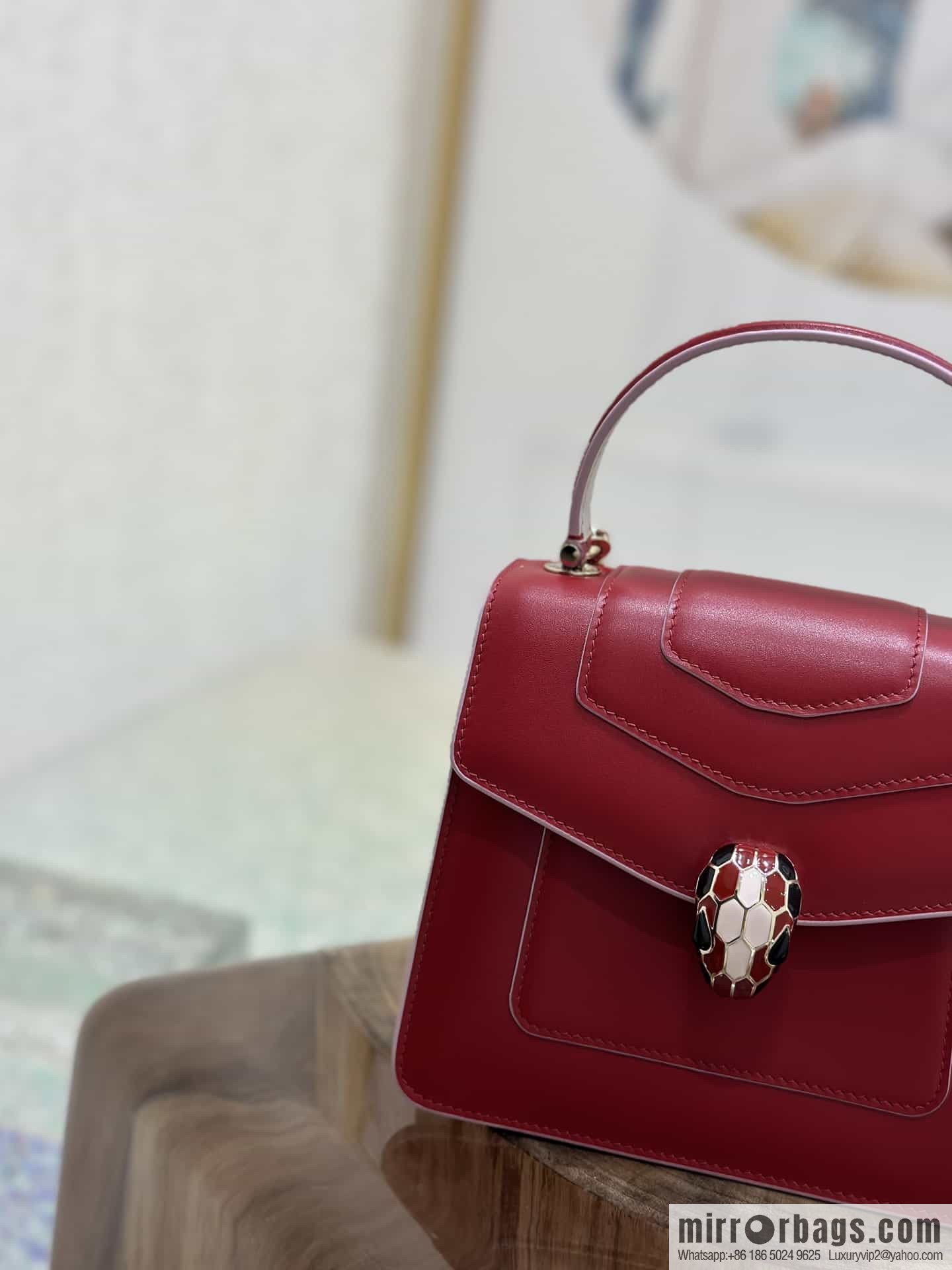 [Bvlgari] Bulgari counter hot-selling Serpenti Forever wrist organ bag model number: 38329