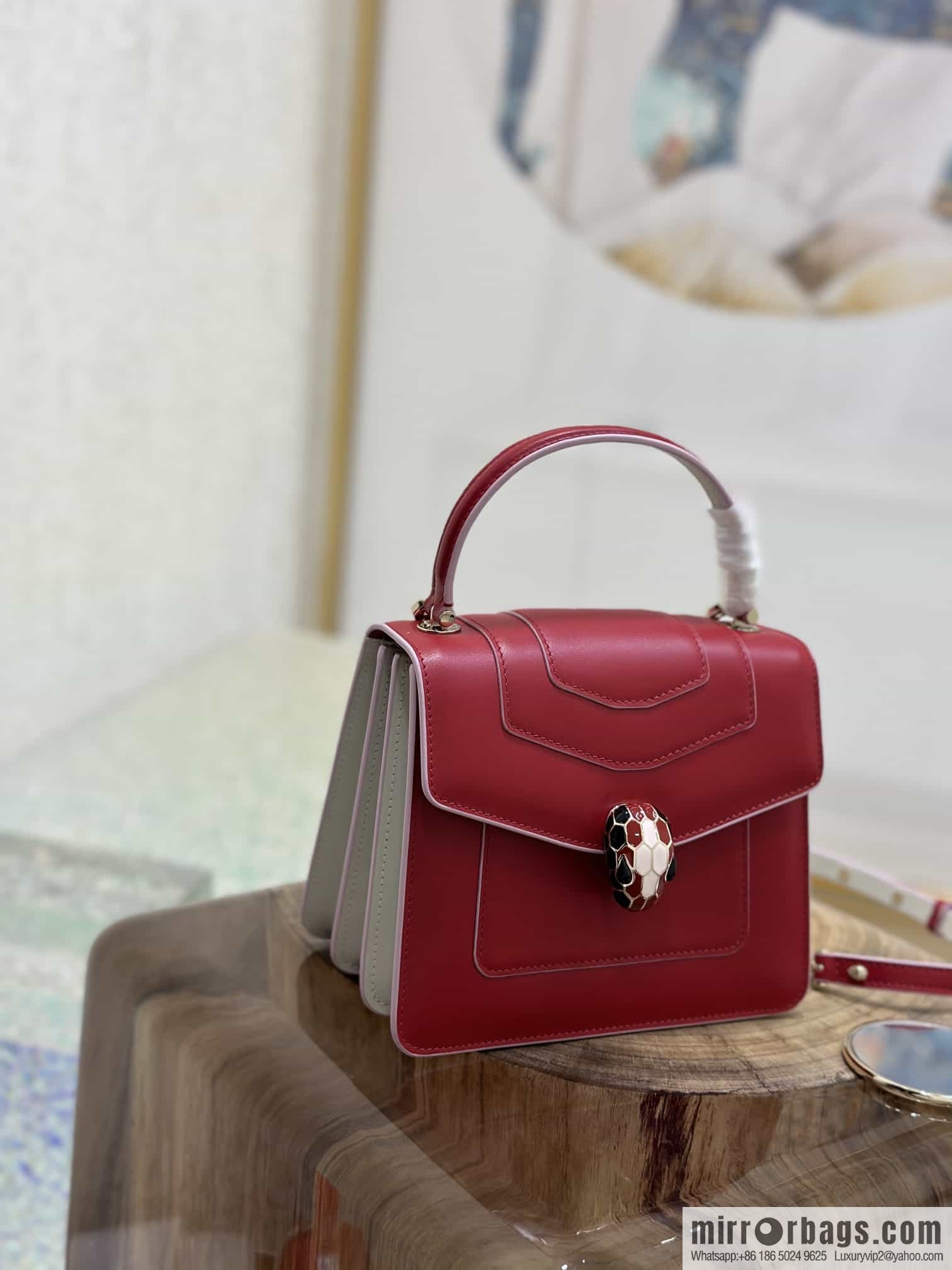 [Bvlgari] Bulgari counter hot-selling Serpenti Forever wrist organ bag model number: 38329