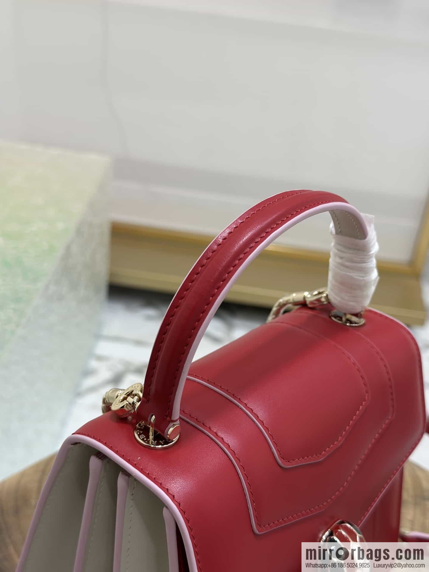 [Bvlgari] Bulgari counter hot-selling Serpenti Forever wrist organ bag model number: 38329