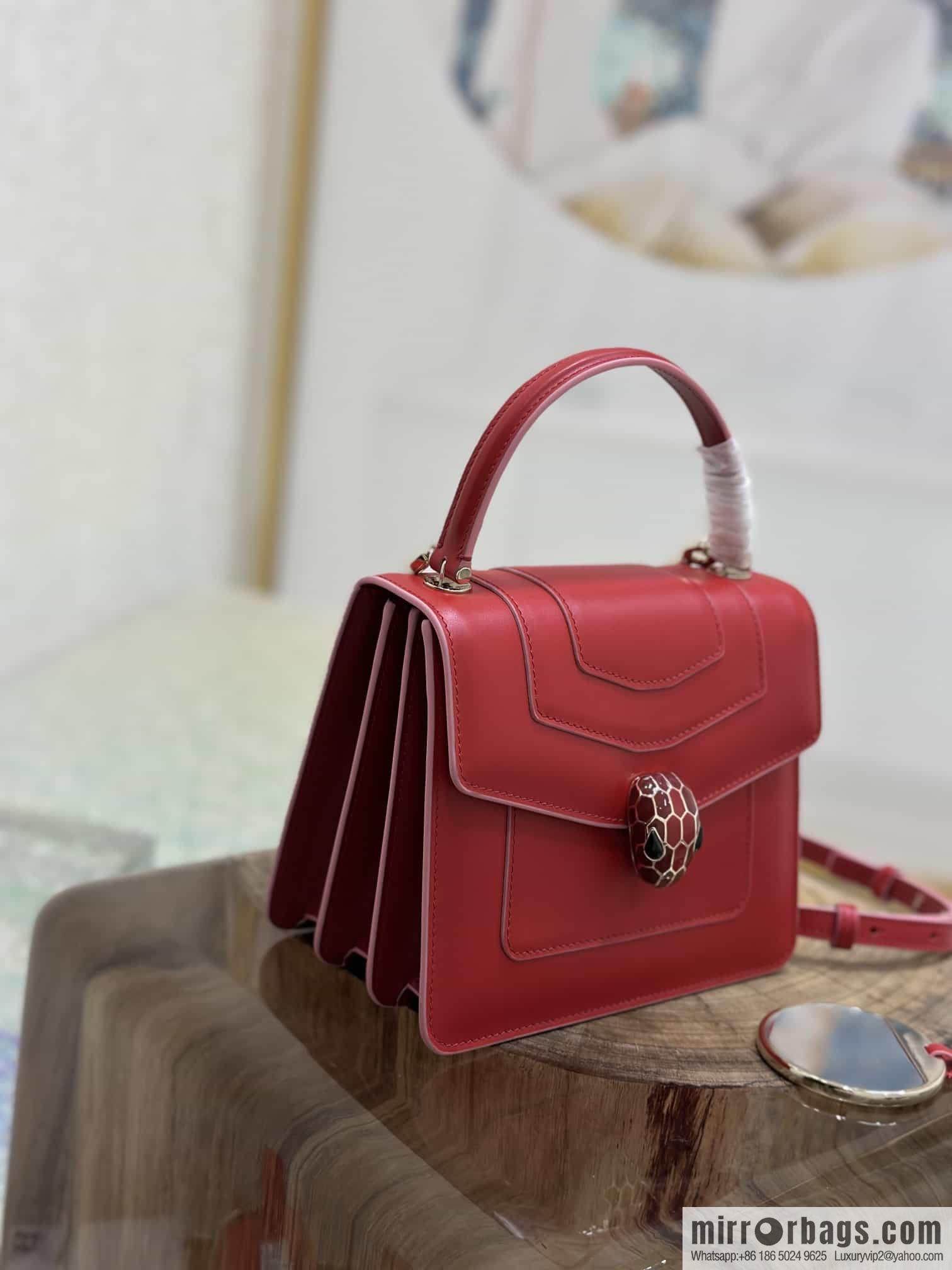 [Bvlgari] Bulgari counter hot-selling Serpenti Forever wrist organ bag model number: 38329
