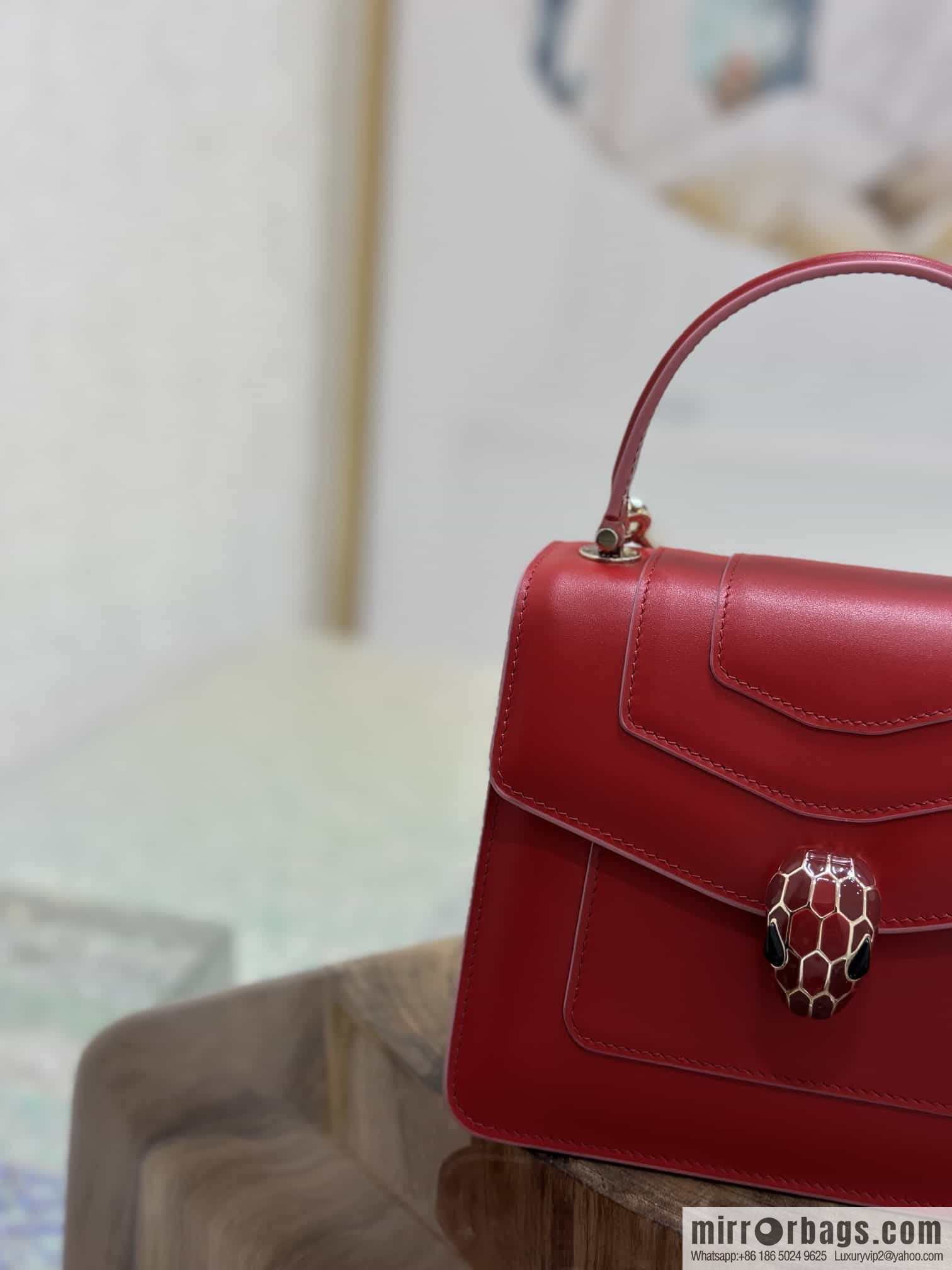[Bvlgari] Bulgari counter hot-selling Serpenti Forever wrist organ bag model number: 38329