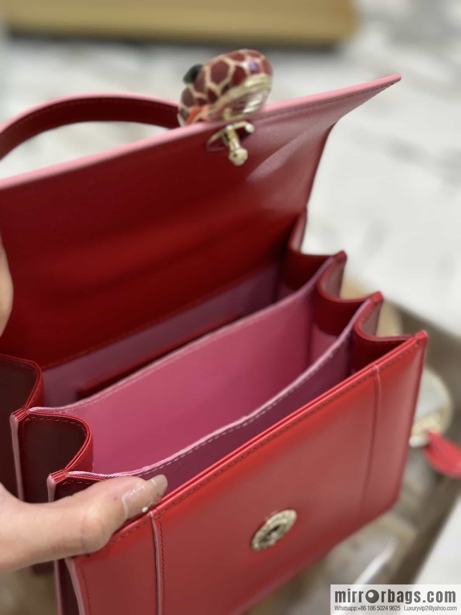 [Bvlgari] Bulgari counter hot-selling Serpenti Forever wrist organ bag model number: 38329