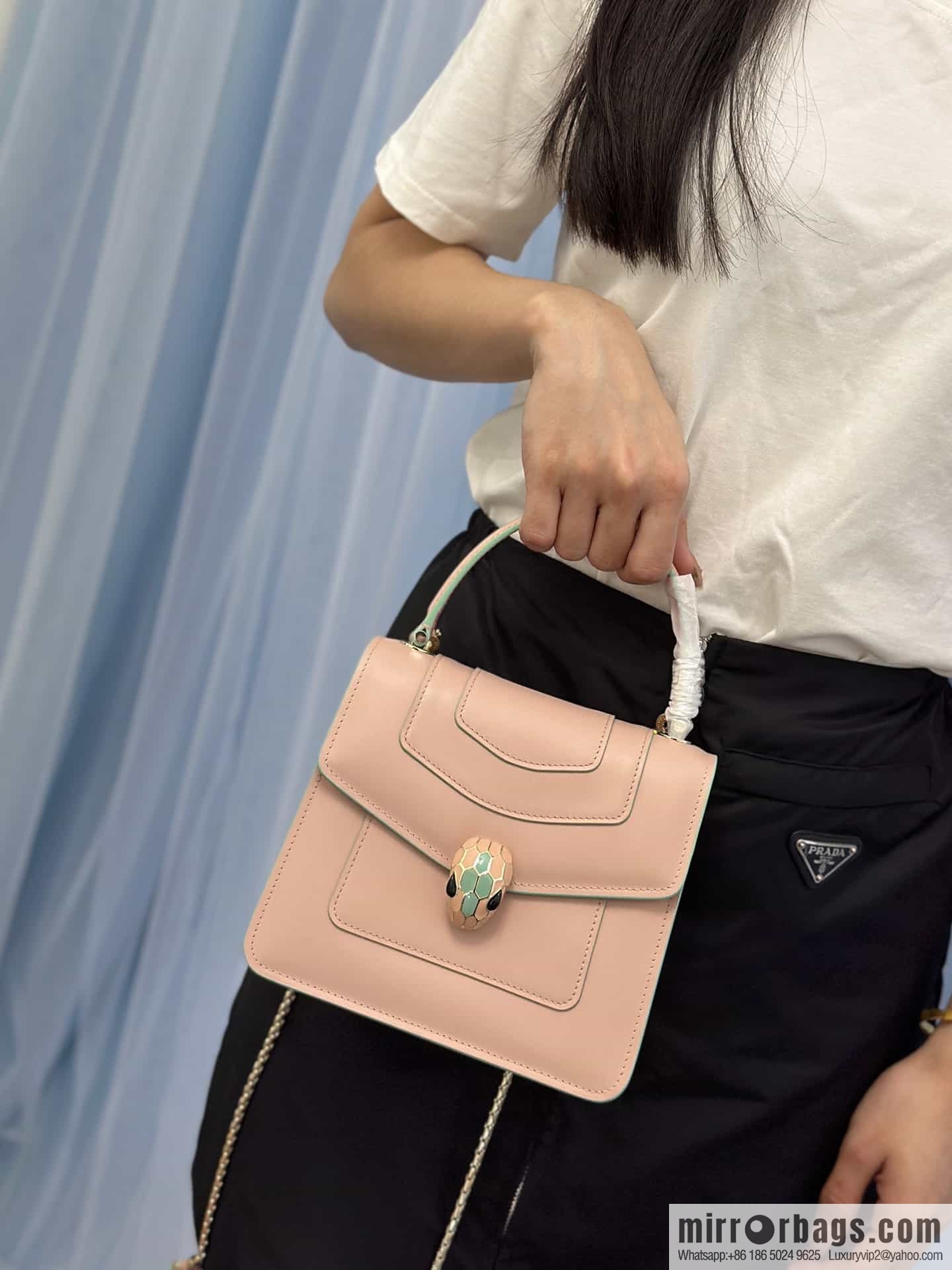[Bvlgari] Bulgari counter hot-selling Serpenti Forever wrist organ bag model number: 38329