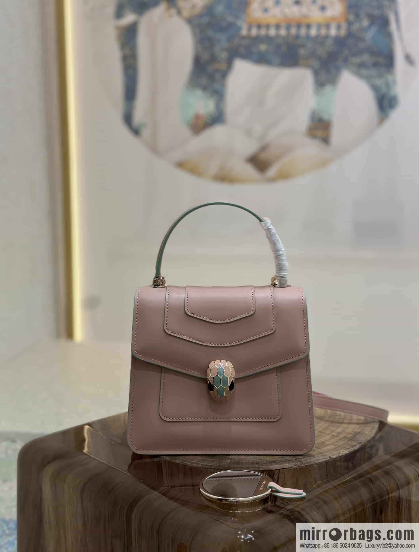 [Bvlgari] Bulgari counter hot-selling Serpenti Forever wrist organ bag model number: 38329
