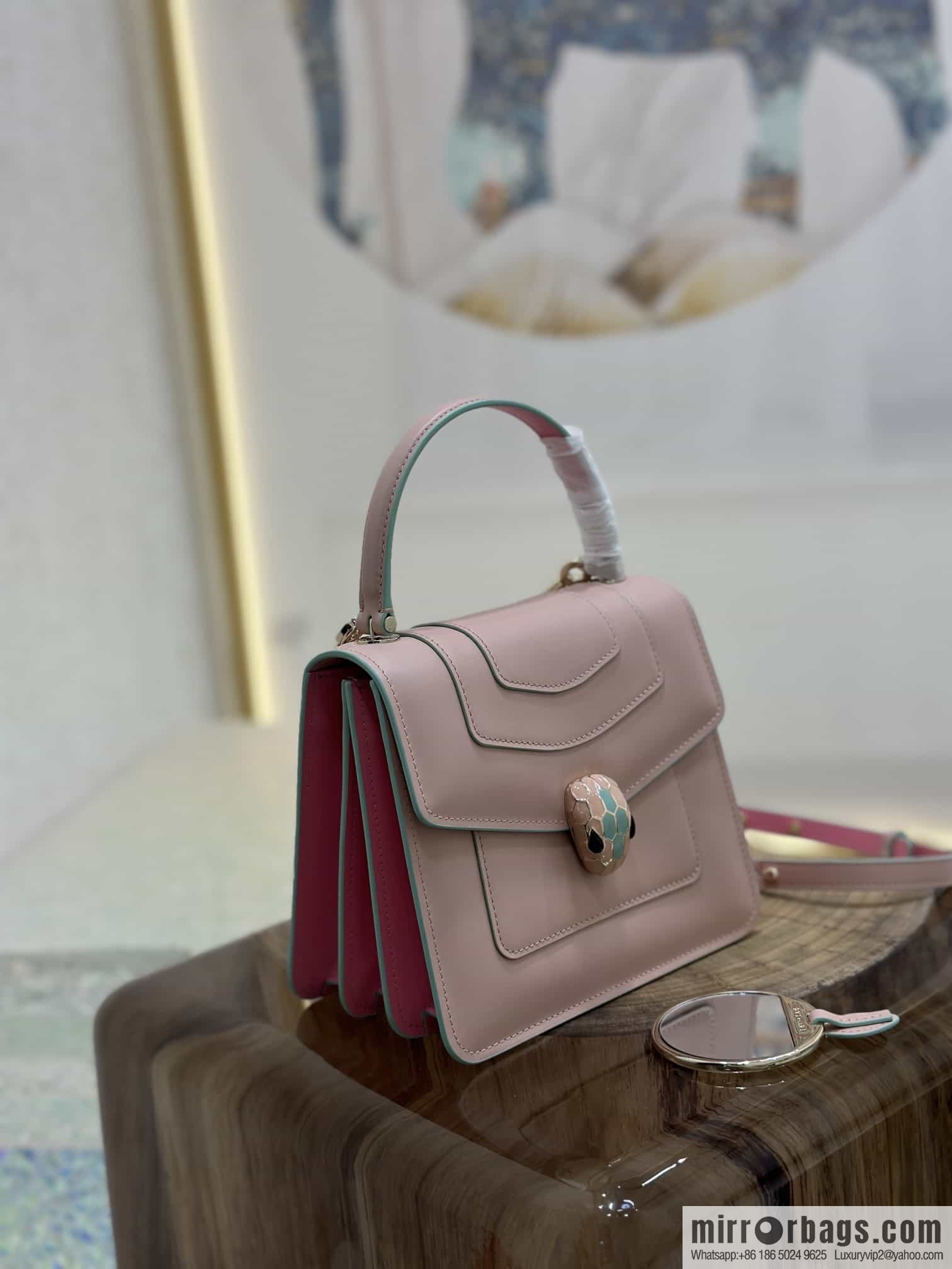 [Bvlgari] Bulgari counter hot-selling Serpenti Forever wrist organ bag model number: 38329
