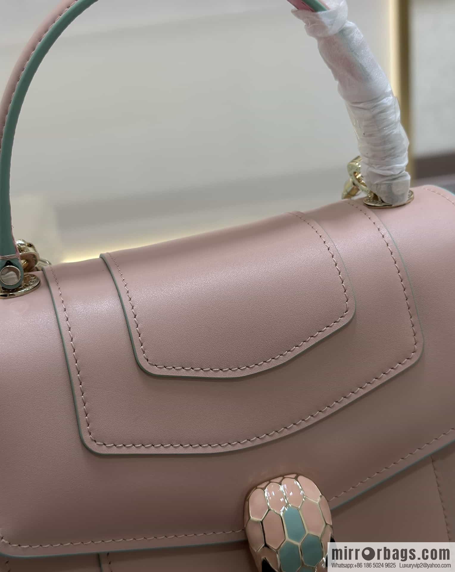 [Bvlgari] Bulgari counter hot-selling Serpenti Forever wrist organ bag model number: 38329