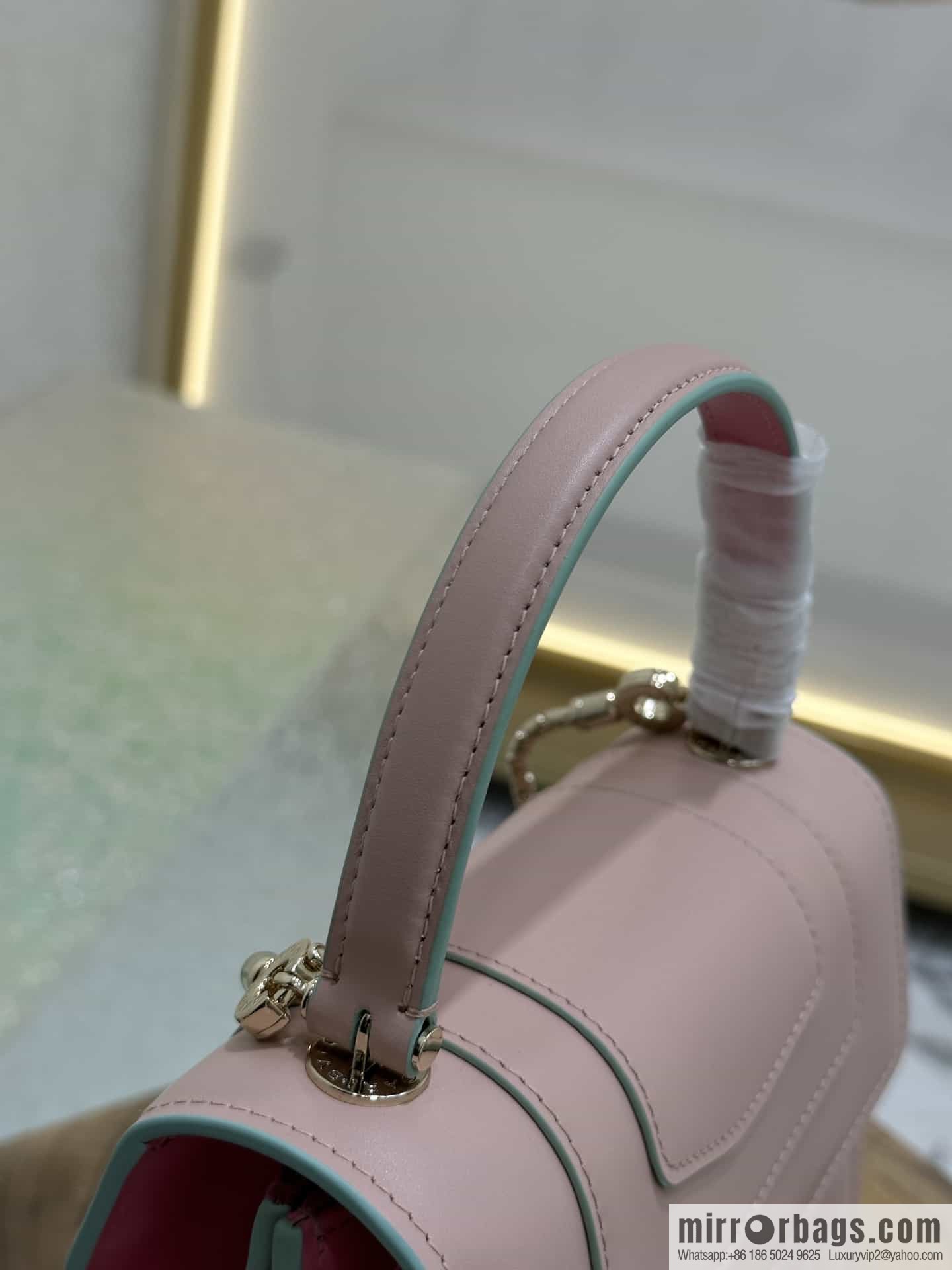 [Bvlgari] Bulgari counter hot-selling Serpenti Forever wrist organ bag model number: 38329