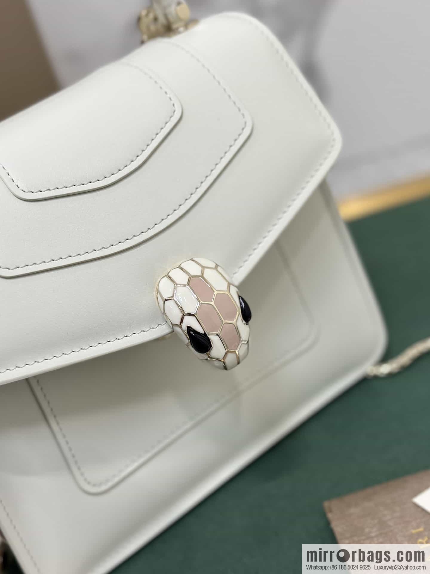 [Bvlgari] Bulgari counter hot-selling Serpenti Forever wrist organ bag model number: 38329