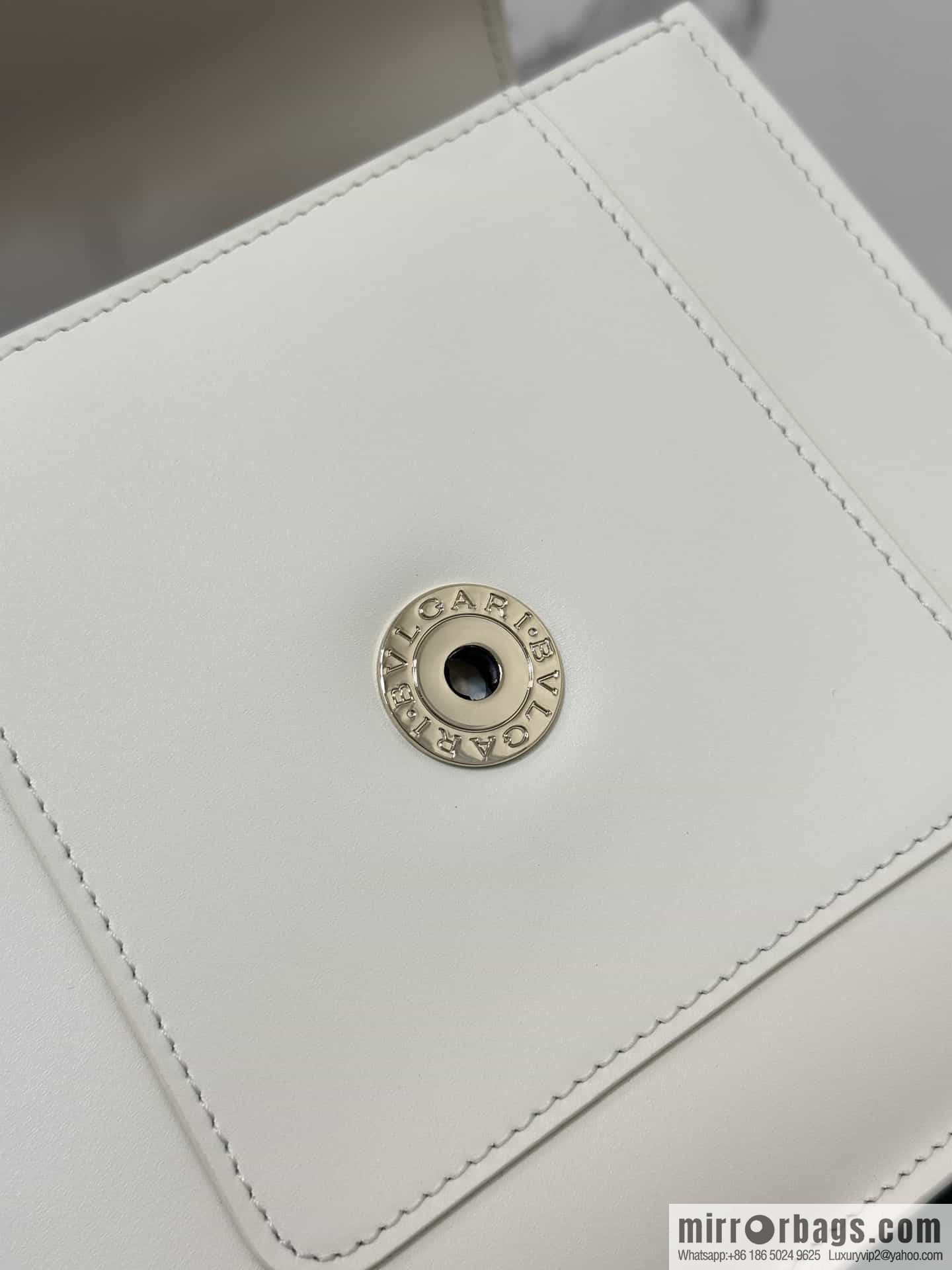 [Bvlgari] Bulgari counter hot-selling Serpenti Forever wrist organ bag model number: 38329