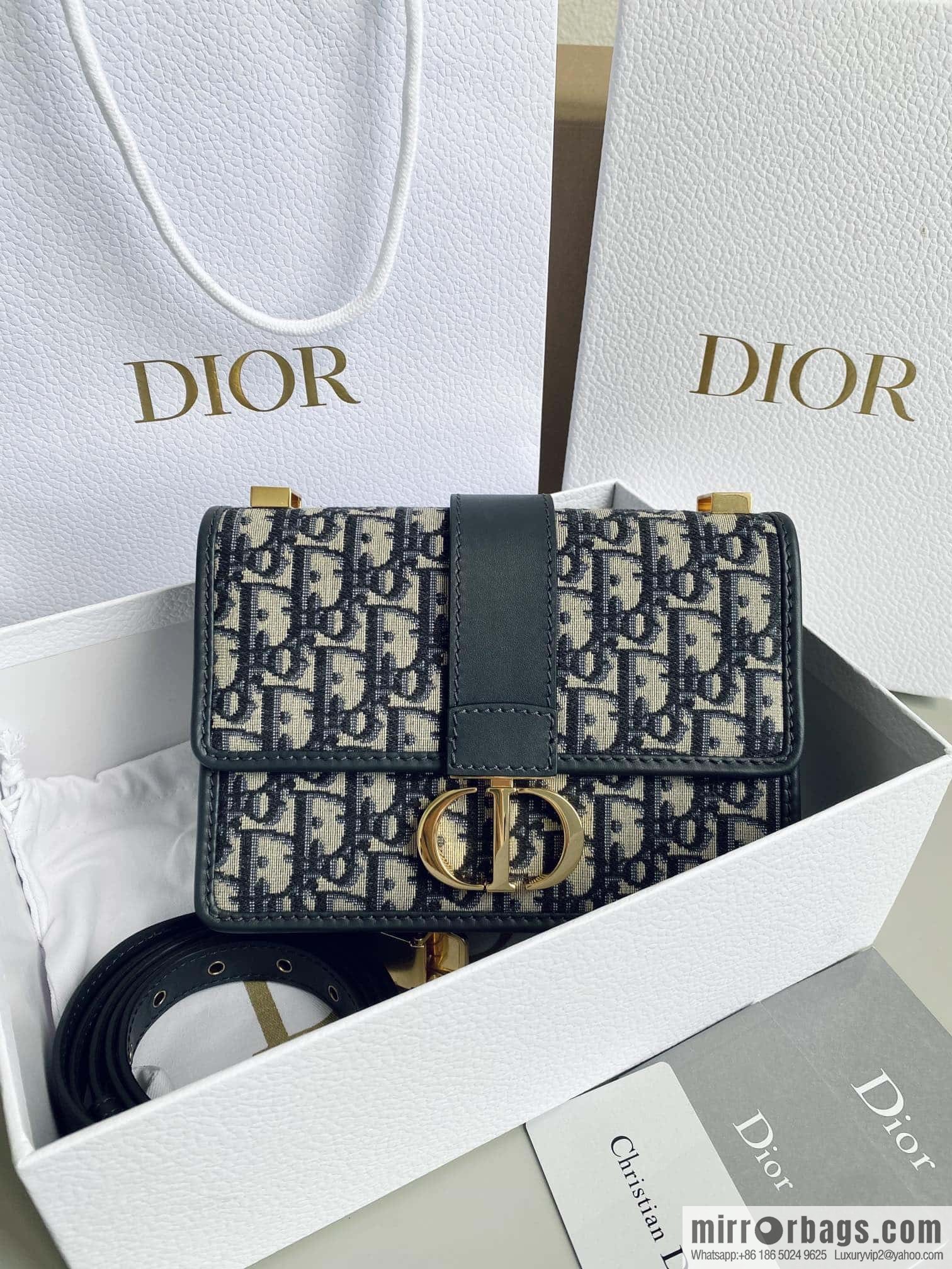 Small 30 MONTAIGNE handbag M9234UTZQ_M928