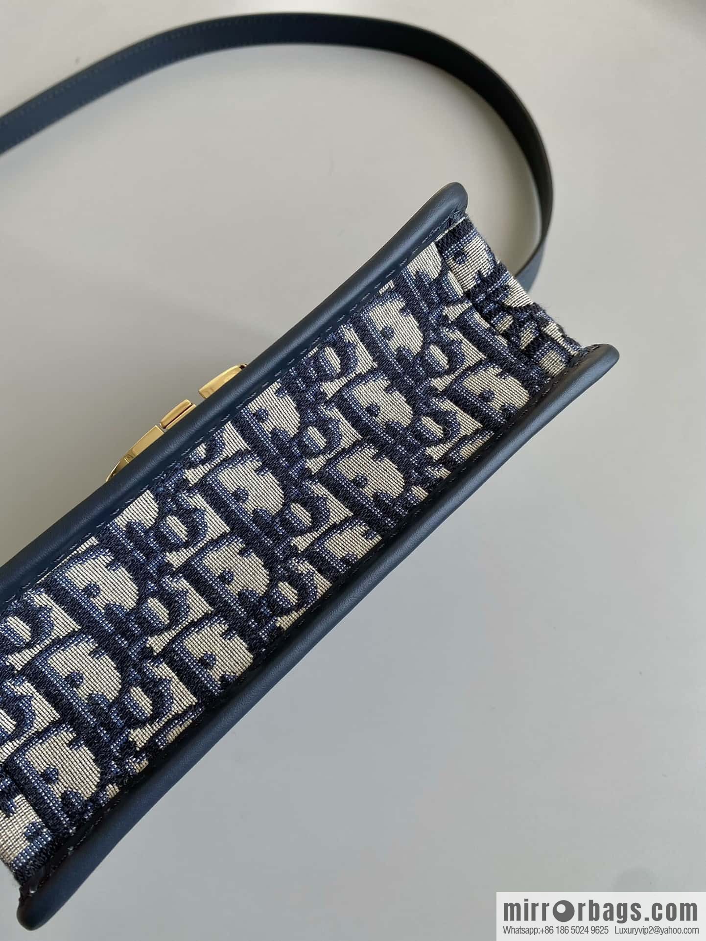 Small 30 MONTAIGNE handbag M9234UTZQ_M928