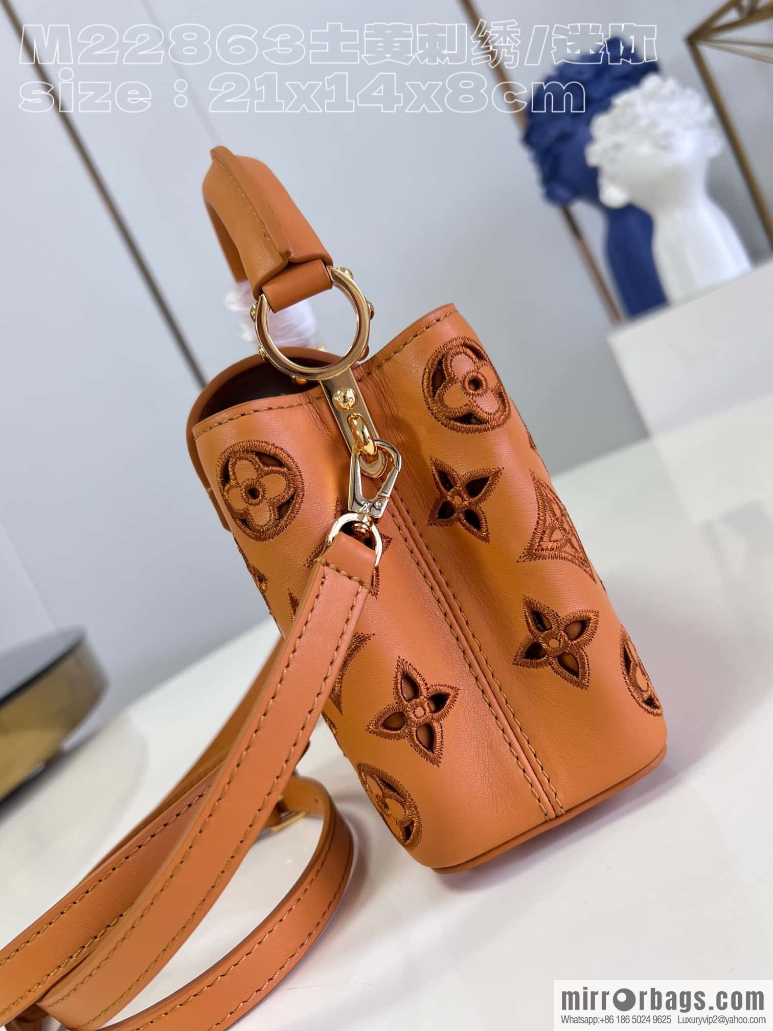 LV M22863 Capucines Mini