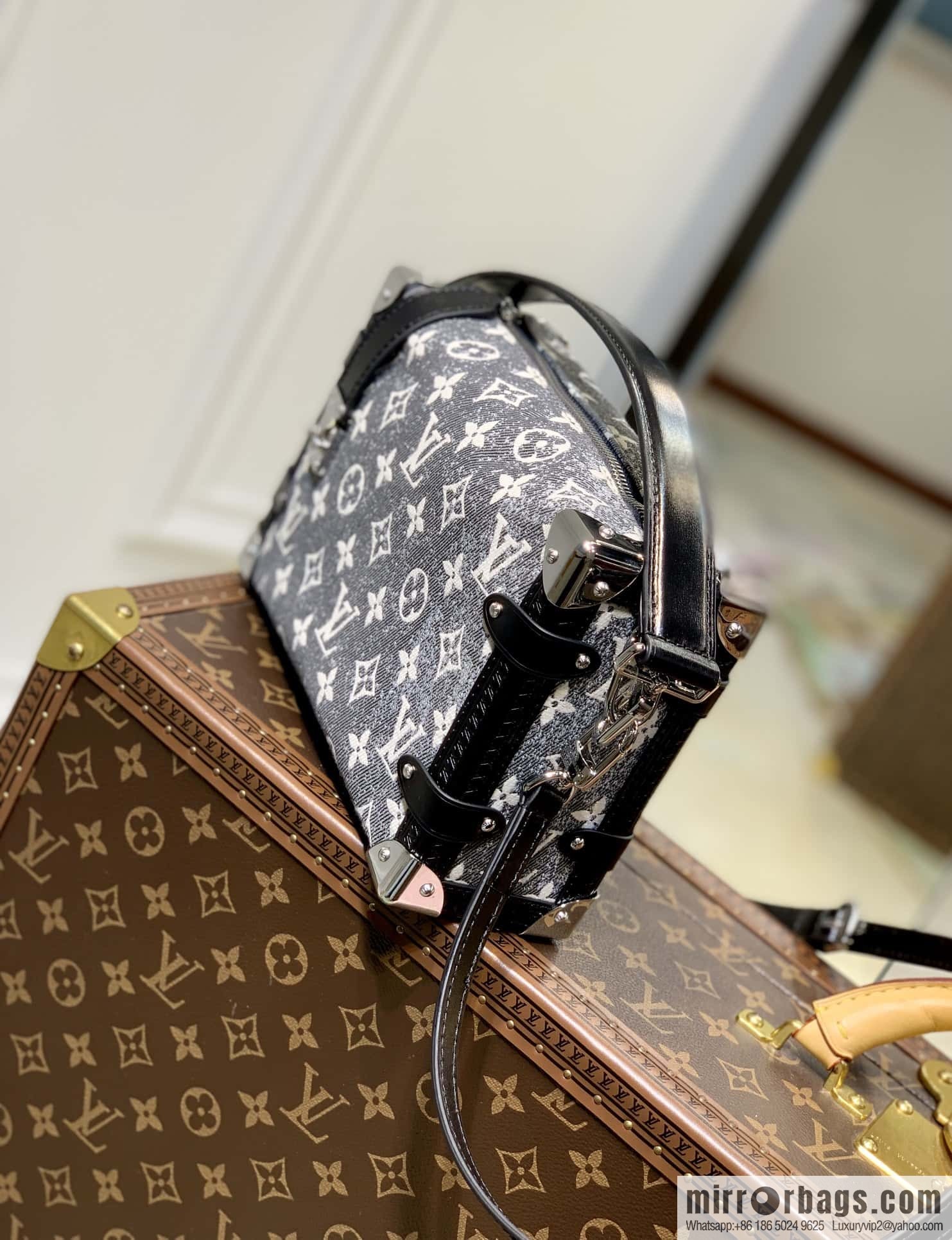 LV M21460 Side Trunk Bag