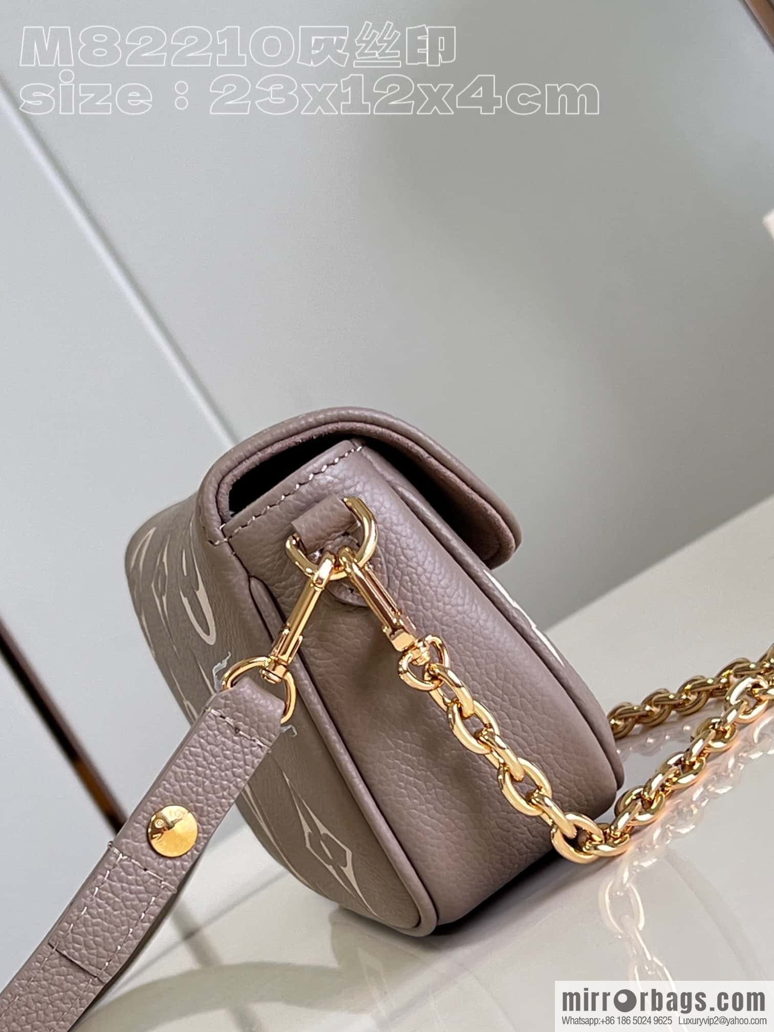 LV M82211 Wallet On Chain Ivy