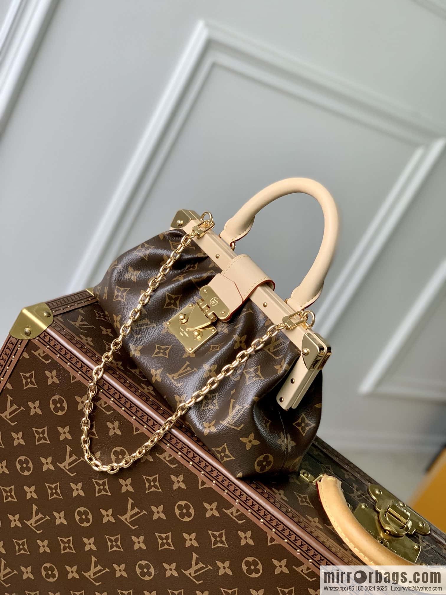 LV M46544 Monogram Clutch