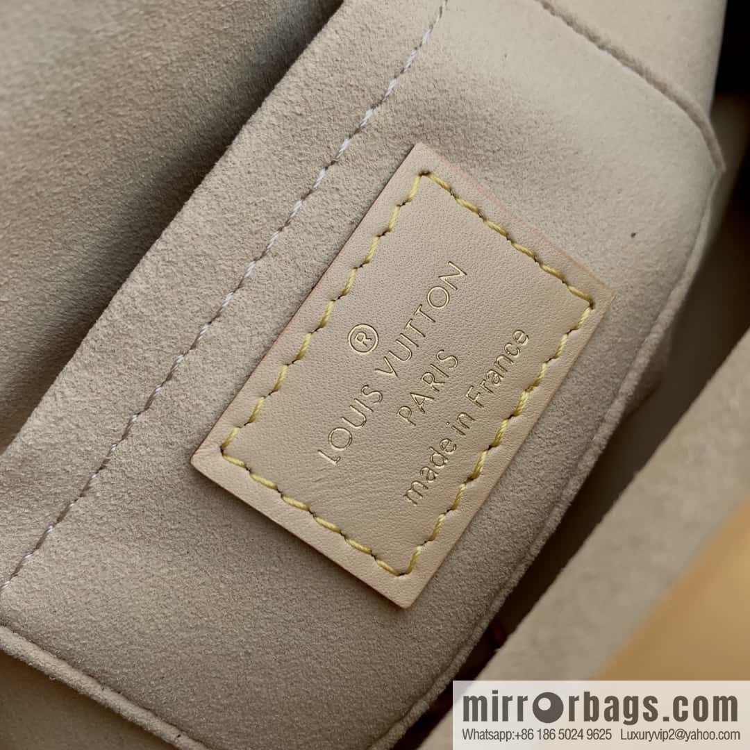 LV M46544 Monogram Clutch