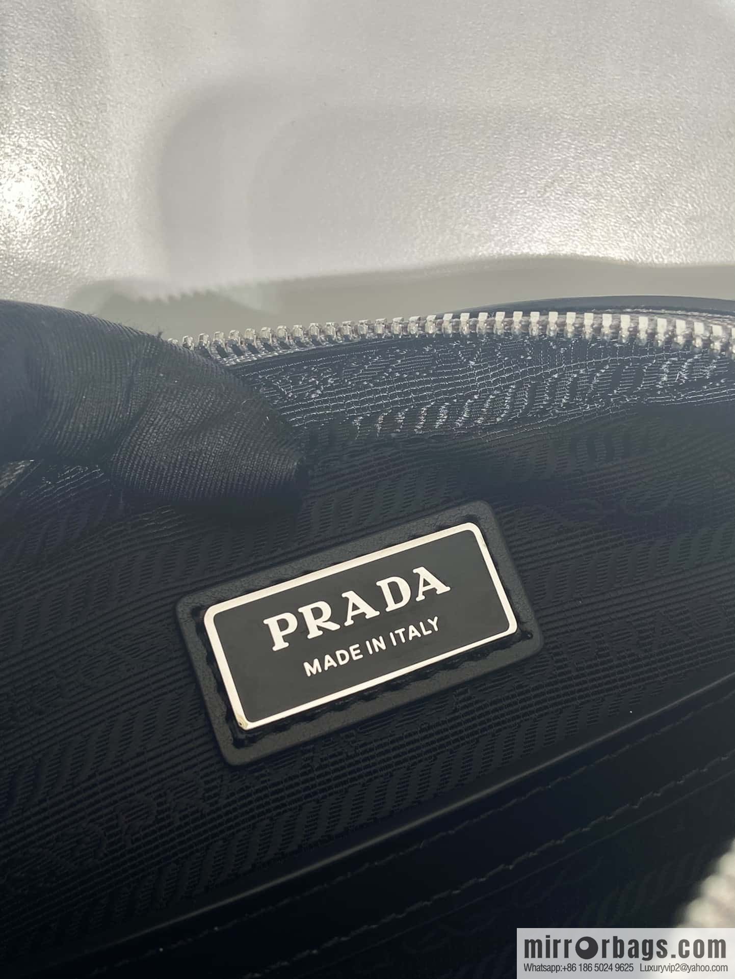 Prada Saffiano leather (fabric) shoulder bag 2VH170