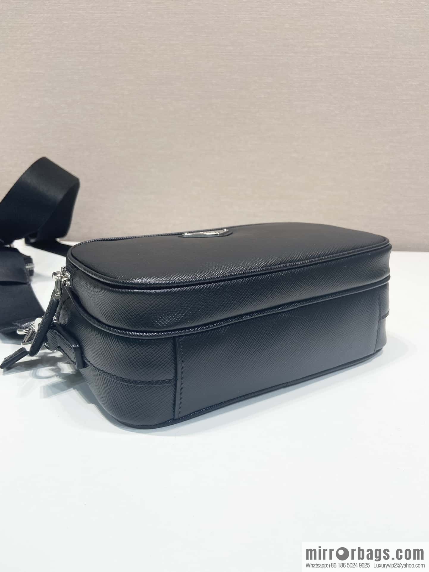 Prada Saffiano leather (fabric) shoulder bag 2VH170
