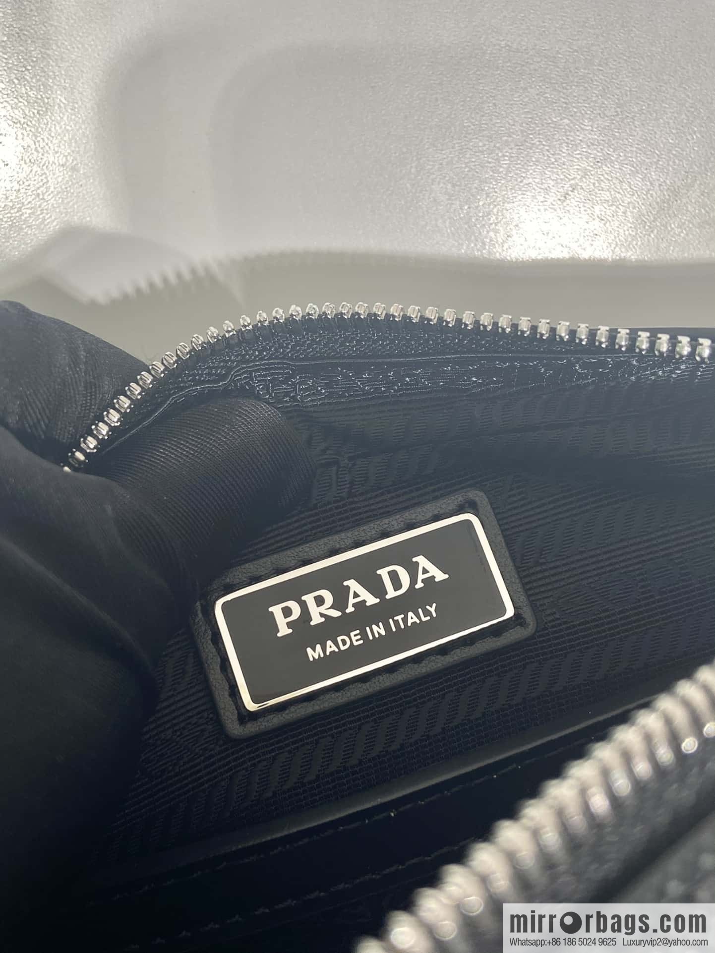 Prada Saffiano leather (fabric) shoulder bag 2VH170