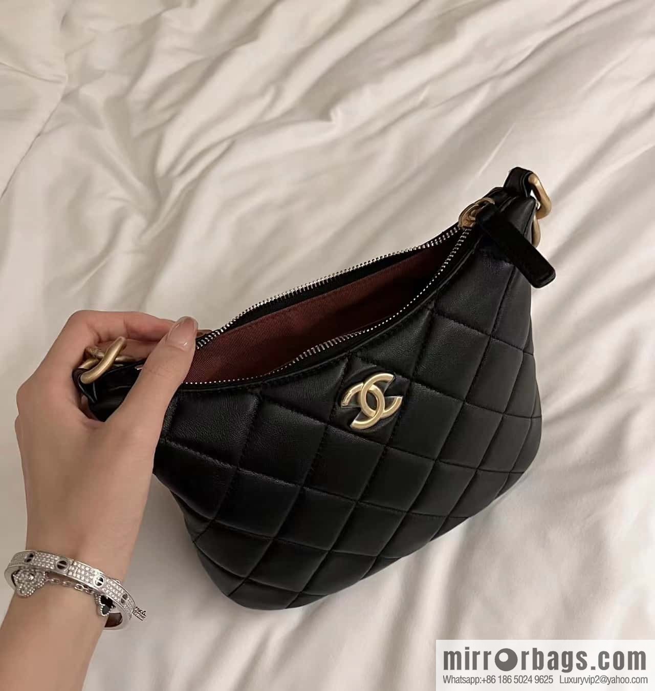 CHANEL 23A Premium Handicraft Workshop Series hobo armpit bag AS4220 black