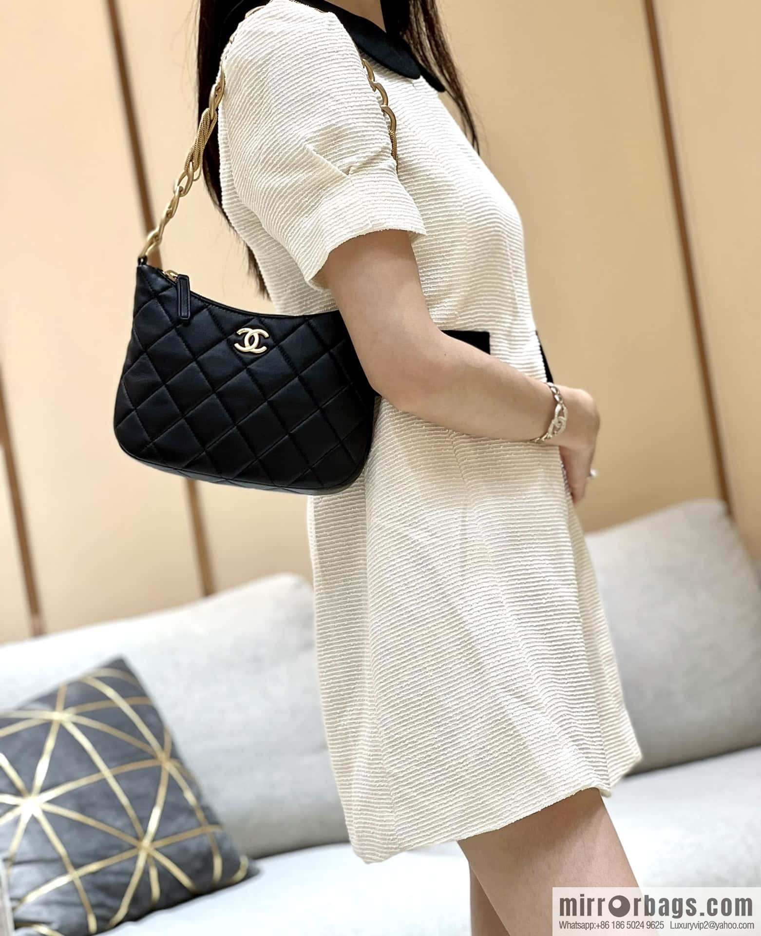 CHANEL 23A Premium Handicraft Workshop Series hobo armpit bag AS4220 black