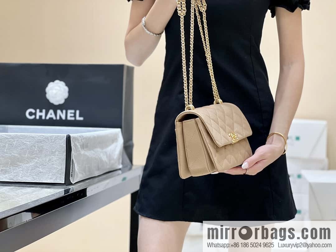 CHANEL 22k autumn and winter high-end ready-to-wear series, lychee leather square fat AS3580 milk tea color