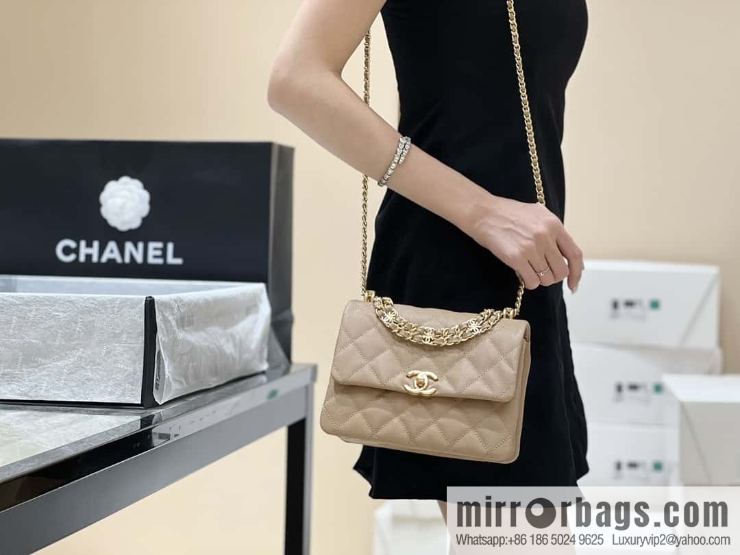 CHANEL 22k autumn and winter high-end ready-to-wear series, lychee leather square fat AS3580 milk tea color
