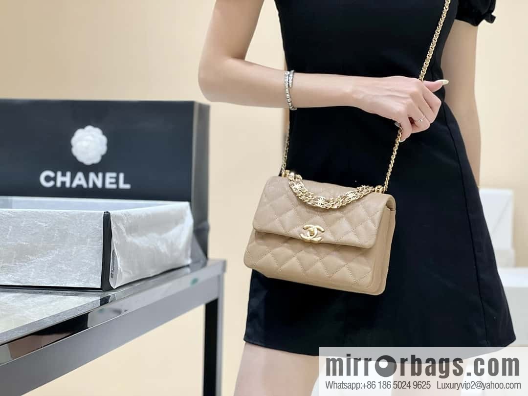 CHANEL 22k autumn and winter high-end ready-to-wear series, lychee leather square fat AS3580 milk tea color