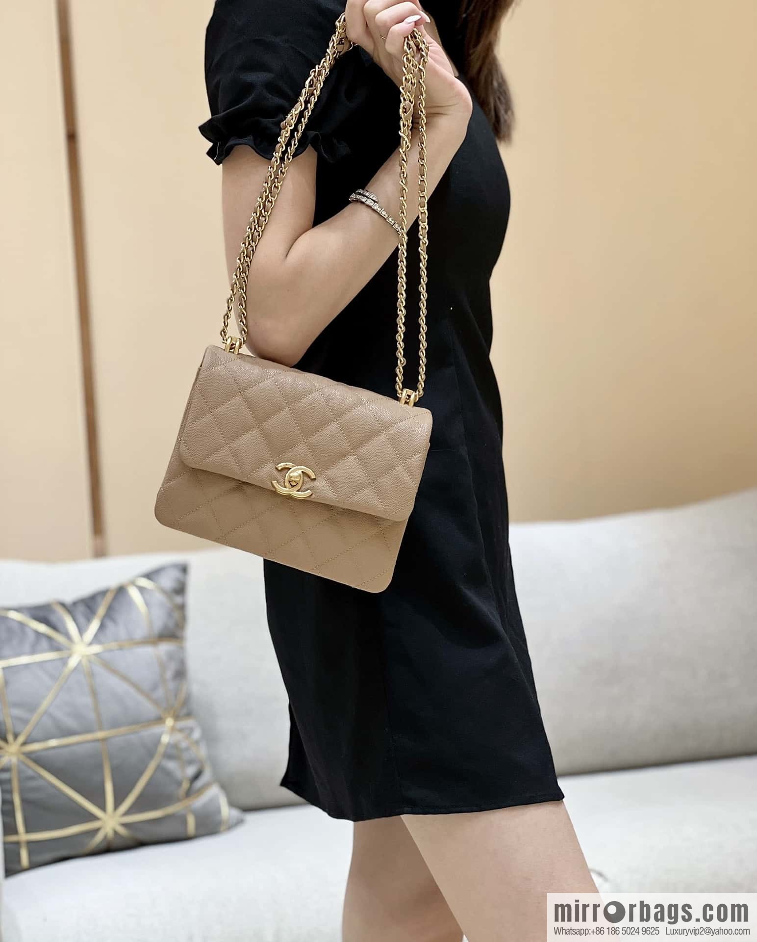 CHANEL 22k autumn and winter high-end ready-to-wear series, lychee leather square fat AS3580 milk tea color