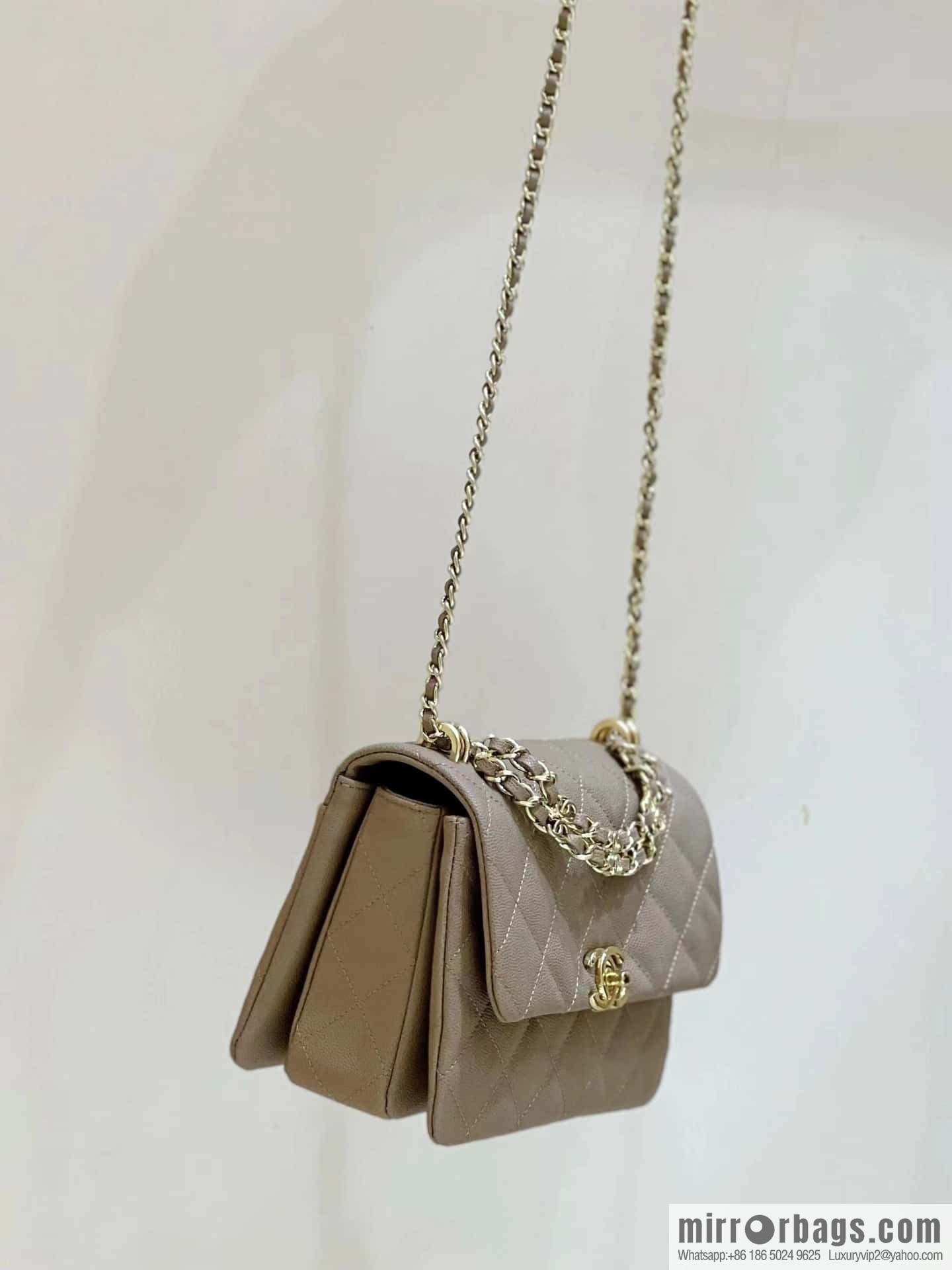 CHANEL 22k autumn and winter high-end ready-to-wear series, lychee leather square fat AS3580 milk tea color