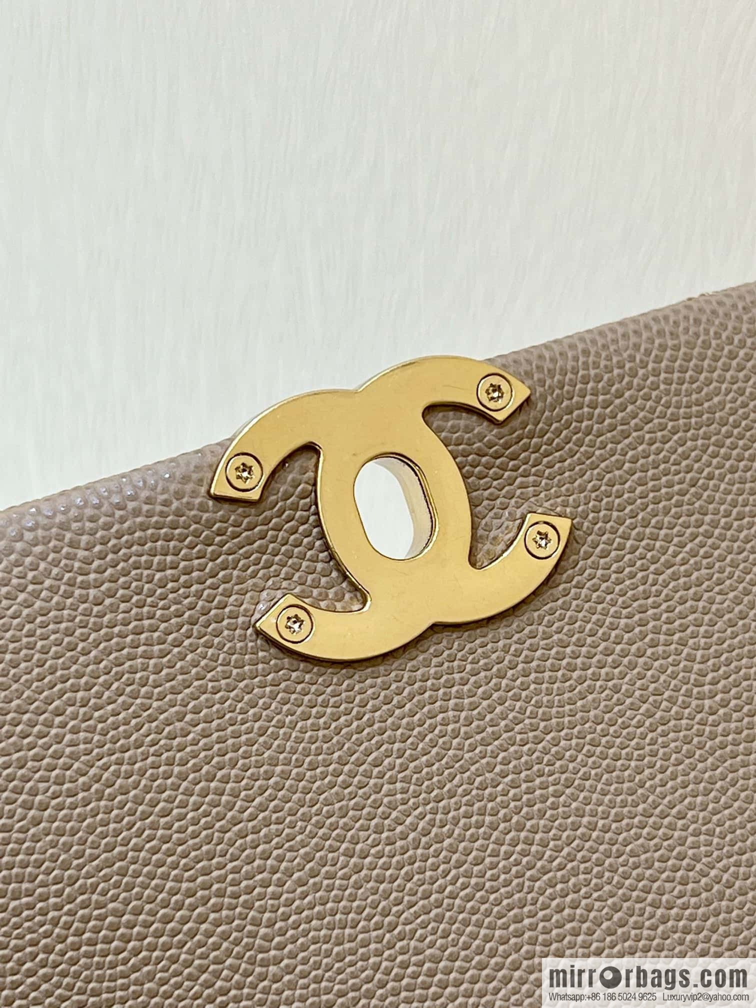 CHANEL 22k autumn and winter high-end ready-to-wear series, lychee leather square fat AS3580 milk tea color