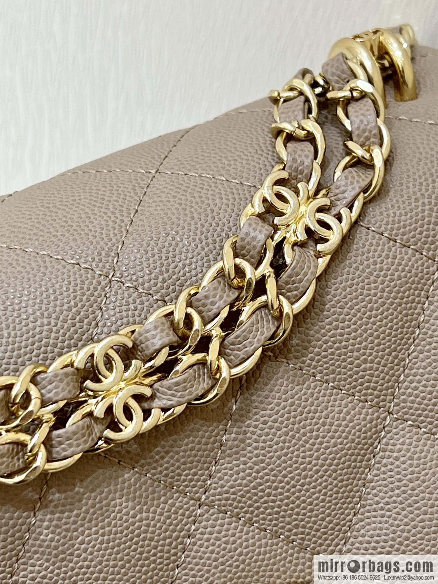 CHANEL 22k autumn and winter high-end ready-to-wear series, lychee leather square fat AS3580 milk tea color