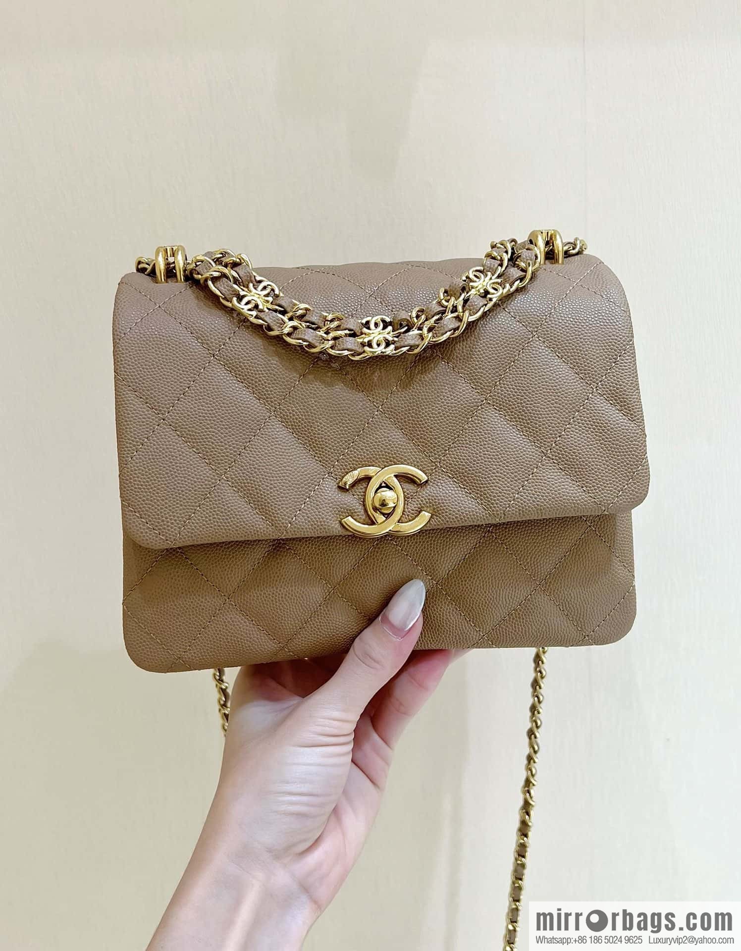 CHANEL 22k autumn and winter high-end ready-to-wear series, lychee leather square fat AS3580 milk tea color