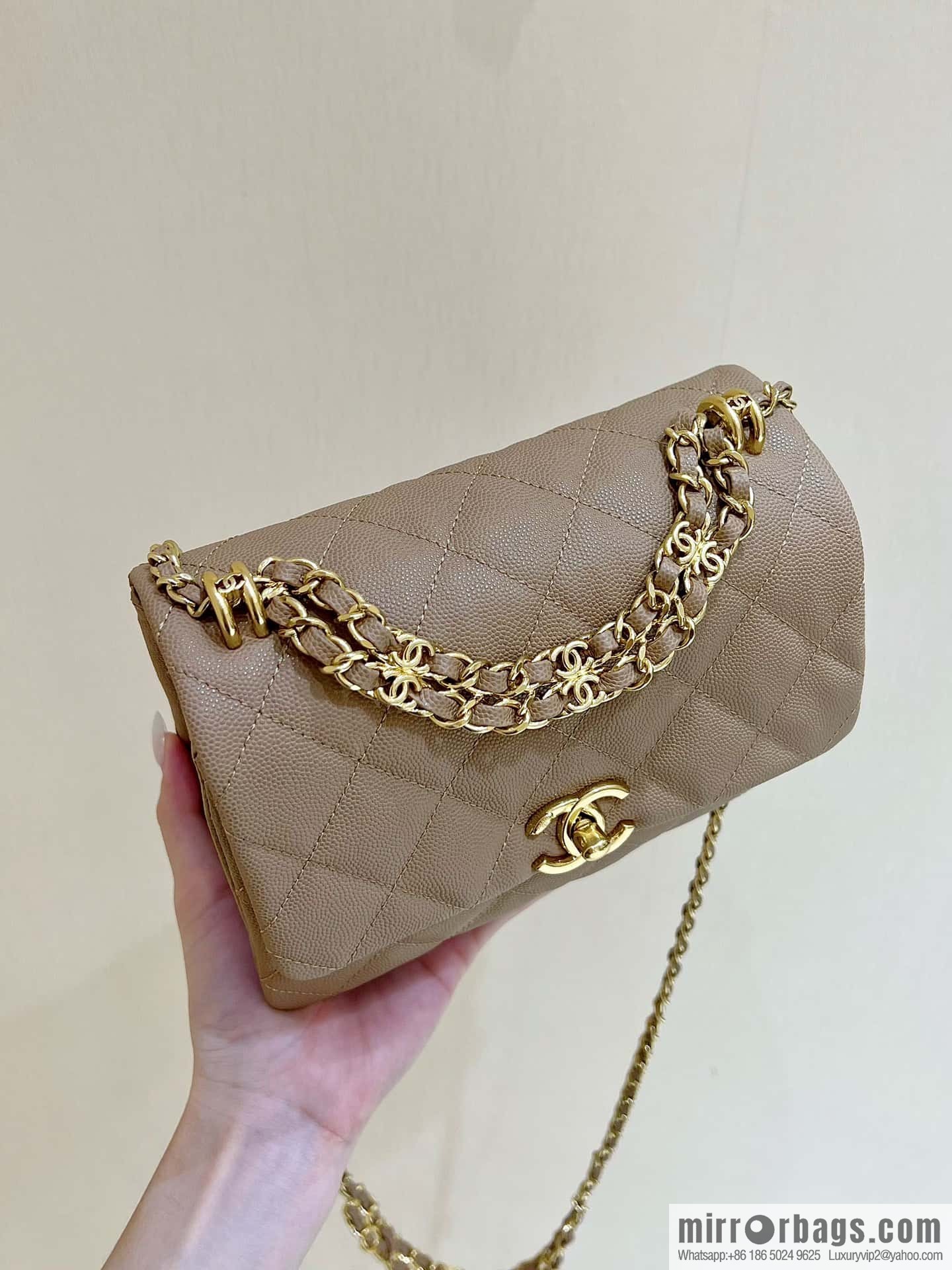 CHANEL 22k autumn and winter high-end ready-to-wear series, lychee leather square fat AS3580 milk tea color