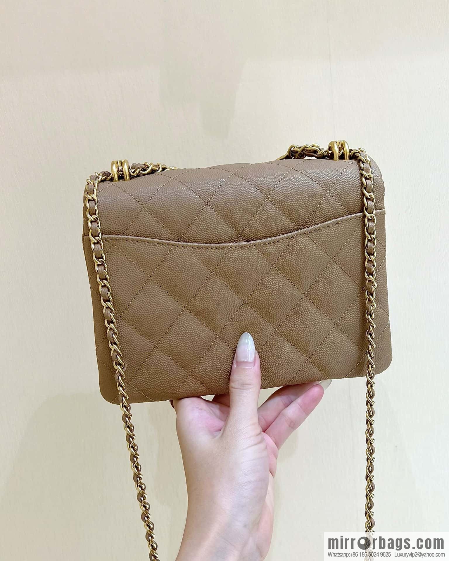 CHANEL 22k autumn and winter high-end ready-to-wear series, lychee leather square fat AS3580 milk tea color