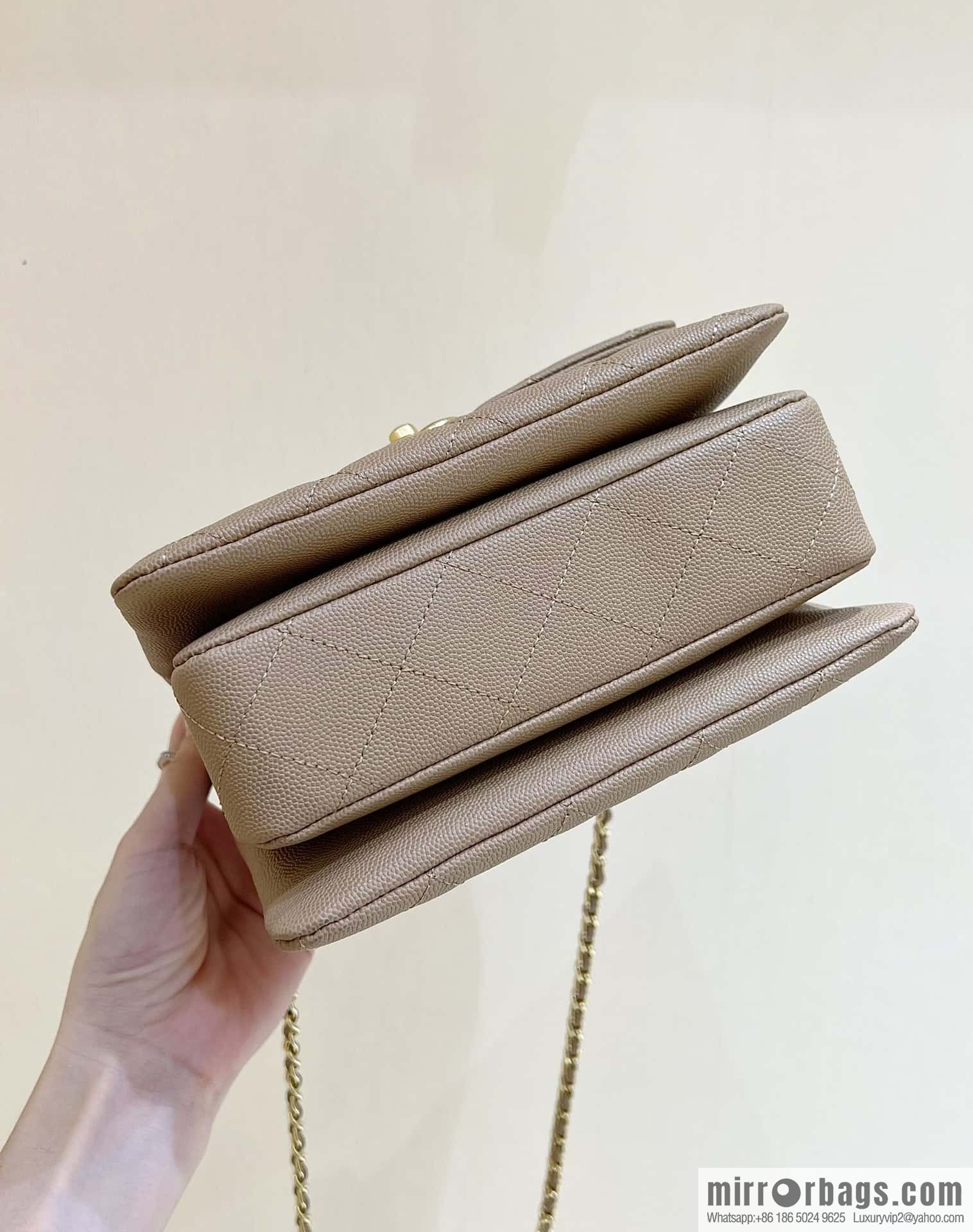 CHANEL 22k autumn and winter high-end ready-to-wear series, lychee leather square fat AS3580 milk tea color