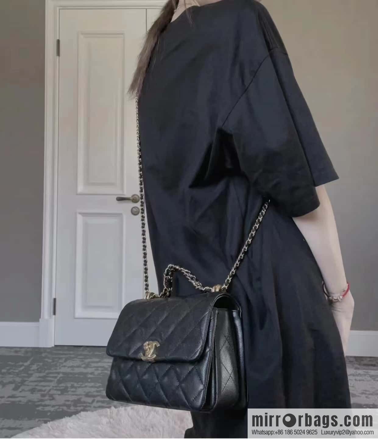 CHANEL 22k autumn and winter high-end ready-to-wear series, lychee leather square fat AS3580 black