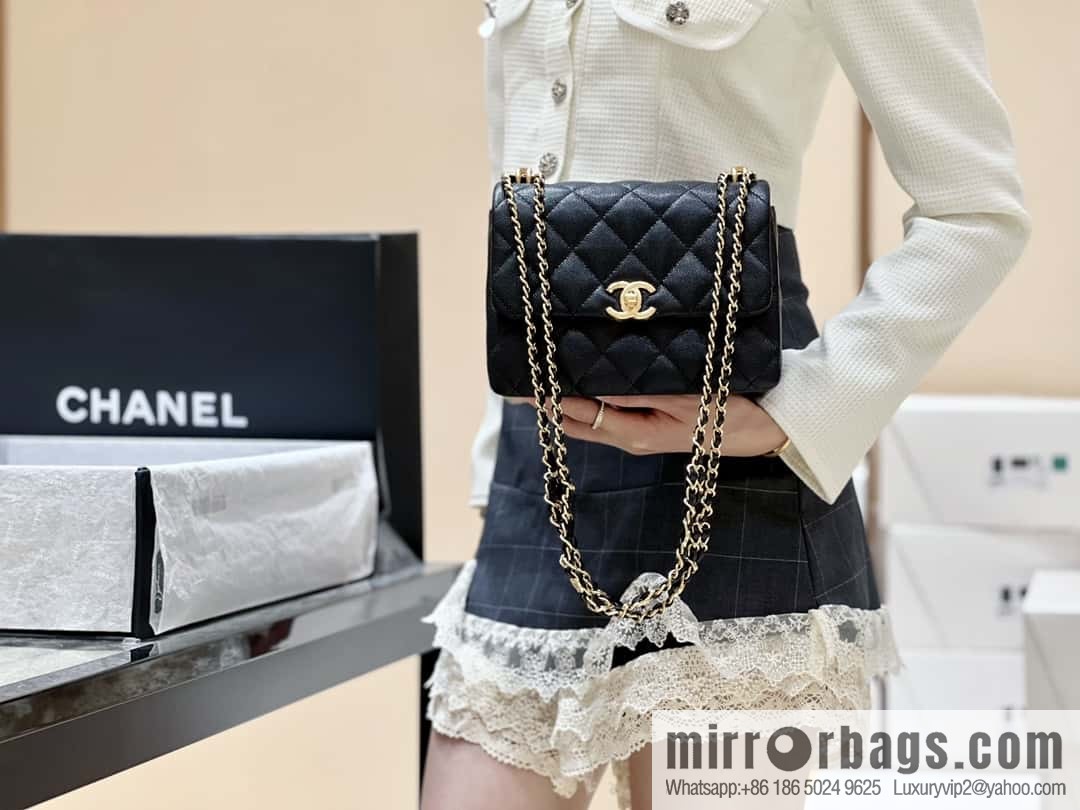 CHANEL 22k autumn and winter high-end ready-to-wear series, lychee leather square fat AS3580 black