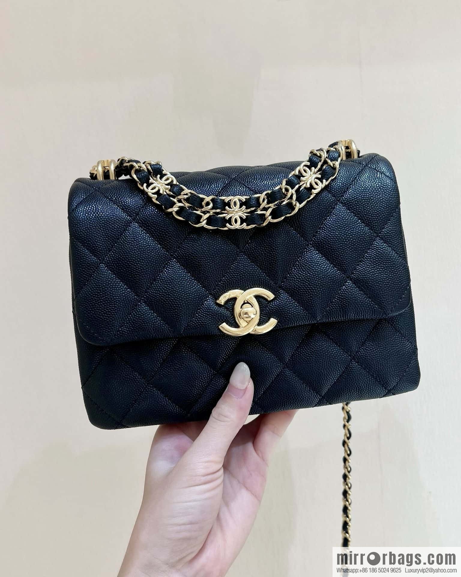 CHANEL 22k autumn and winter high-end ready-to-wear series, lychee leather square fat AS3580 black