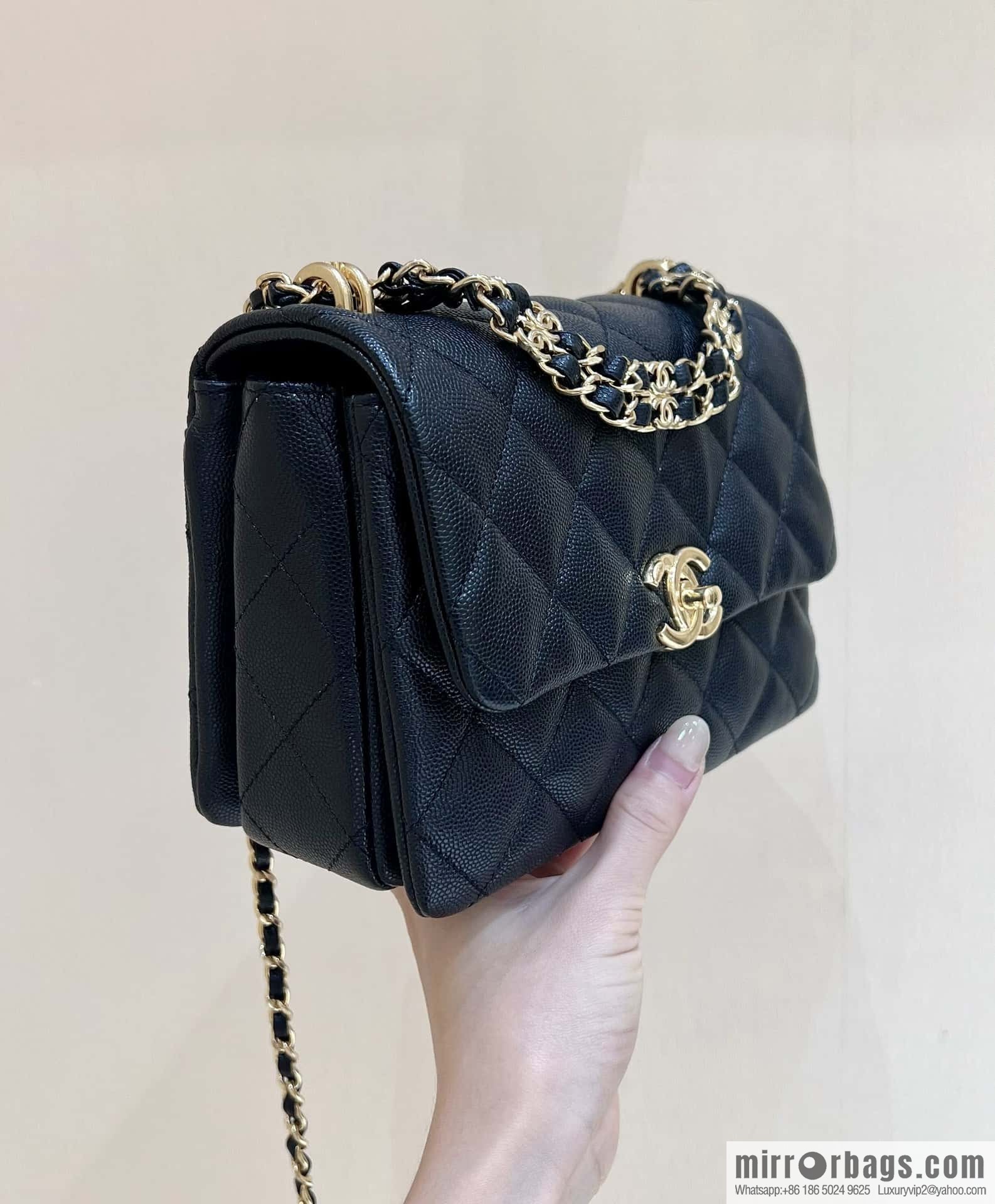 CHANEL 22k autumn and winter high-end ready-to-wear series, lychee leather square fat AS3580 black