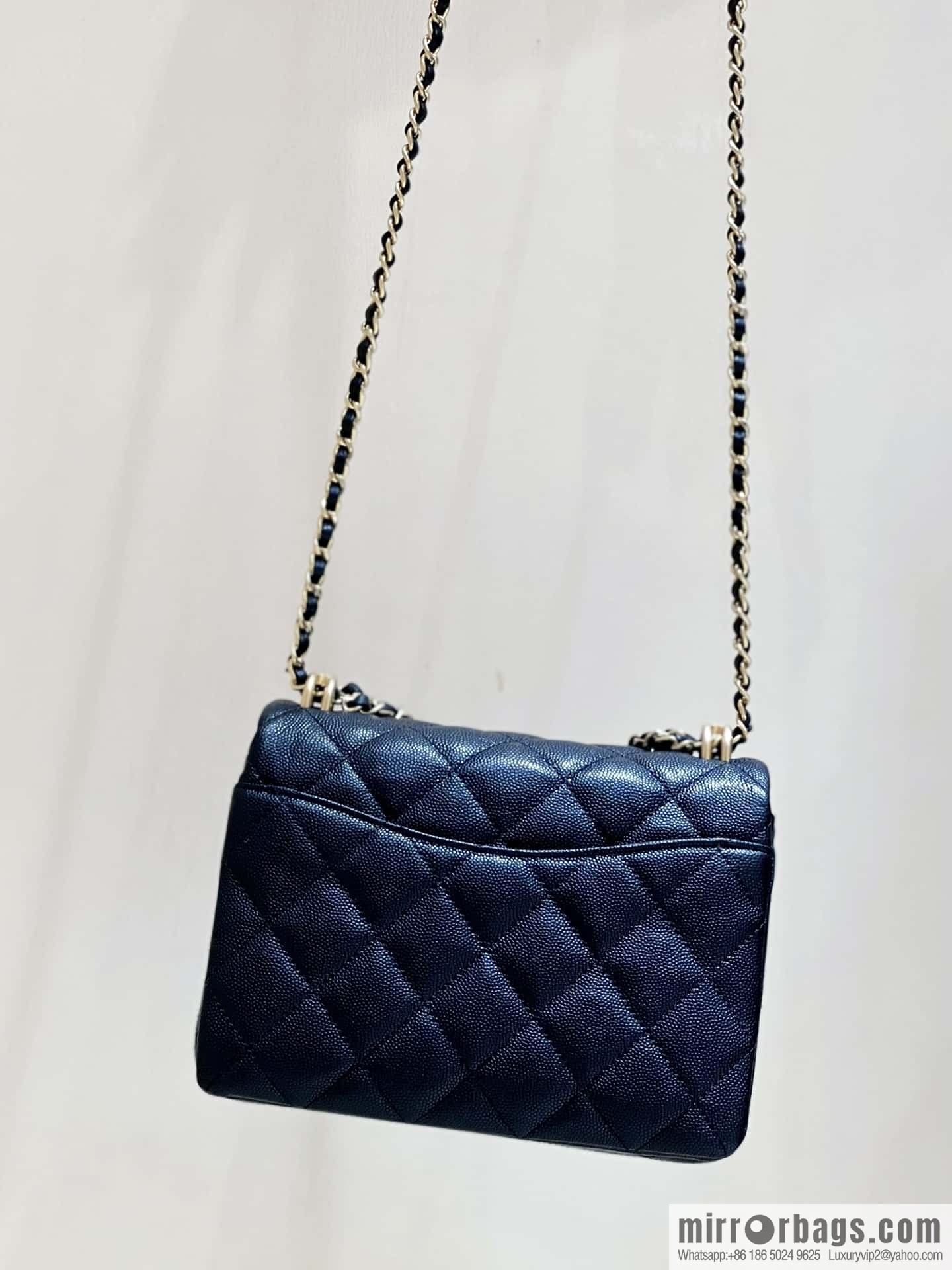 CHANEL 22k autumn and winter high-end ready-to-wear series, lychee leather square fat AS3580 black