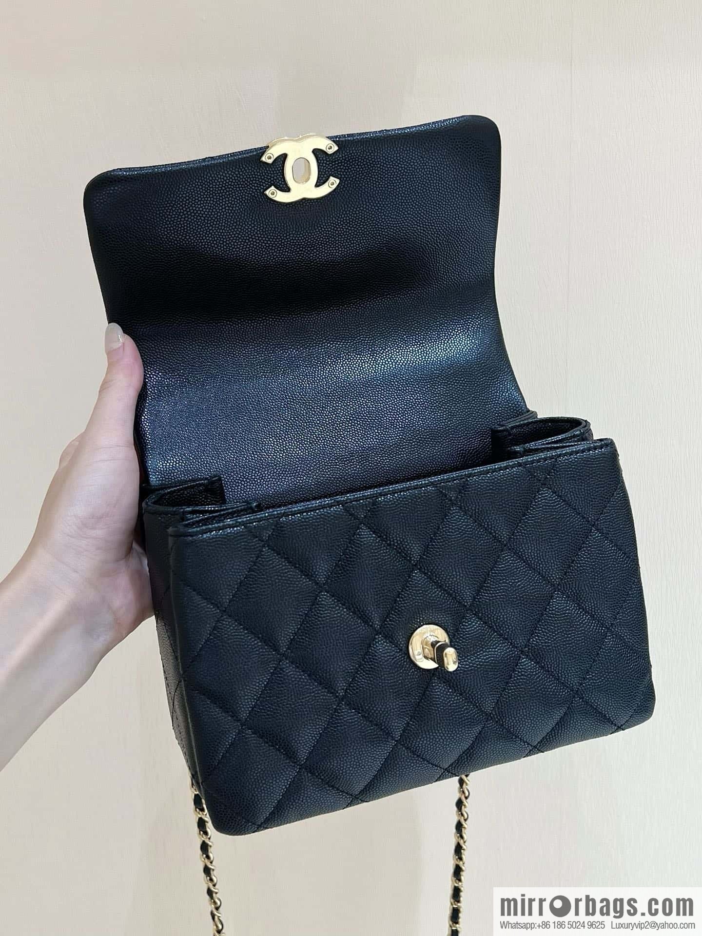 CHANEL 22k autumn and winter high-end ready-to-wear series, lychee leather square fat AS3580 black