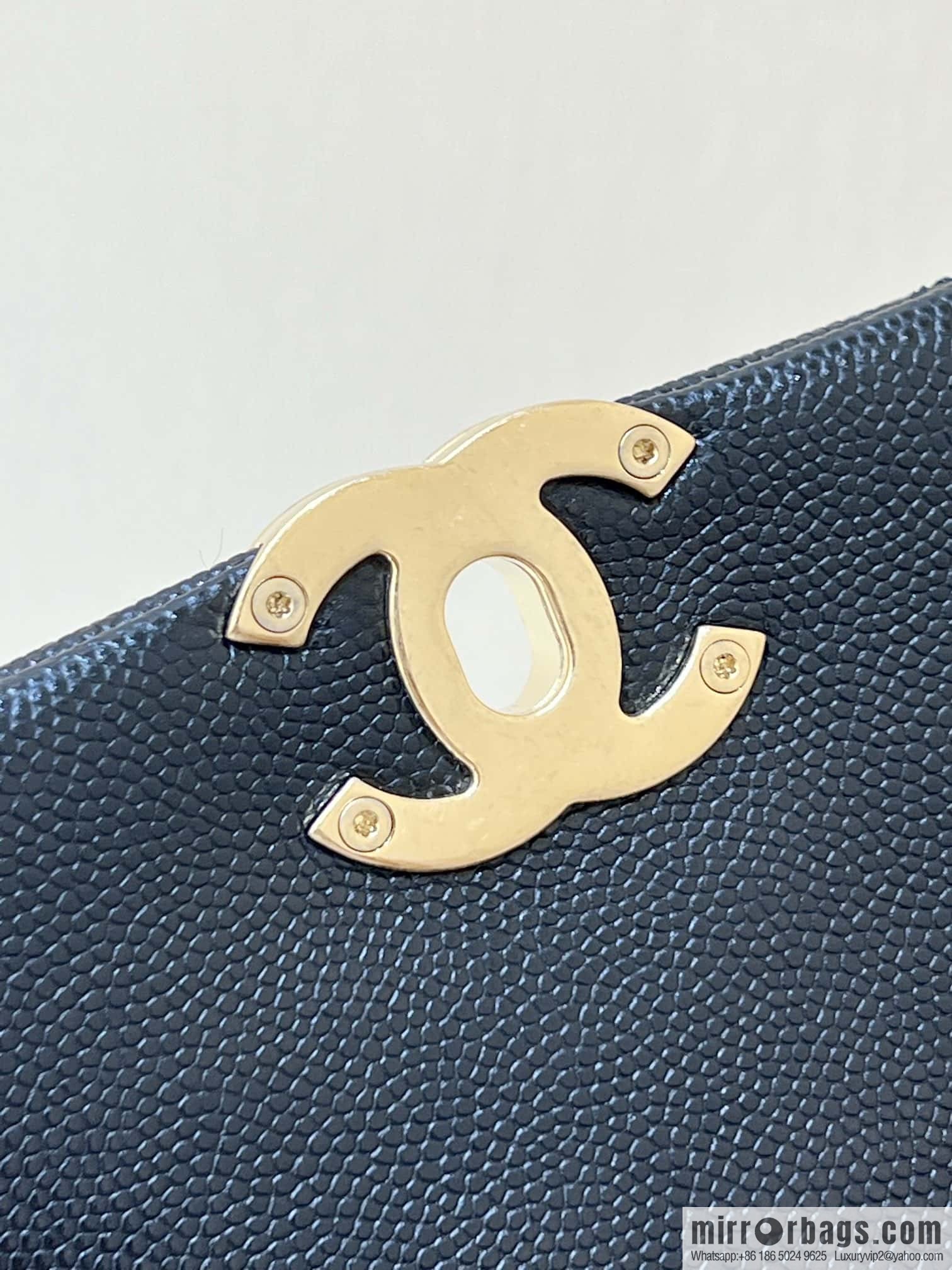 CHANEL 22k autumn and winter high-end ready-to-wear series, lychee leather square fat AS3580 black