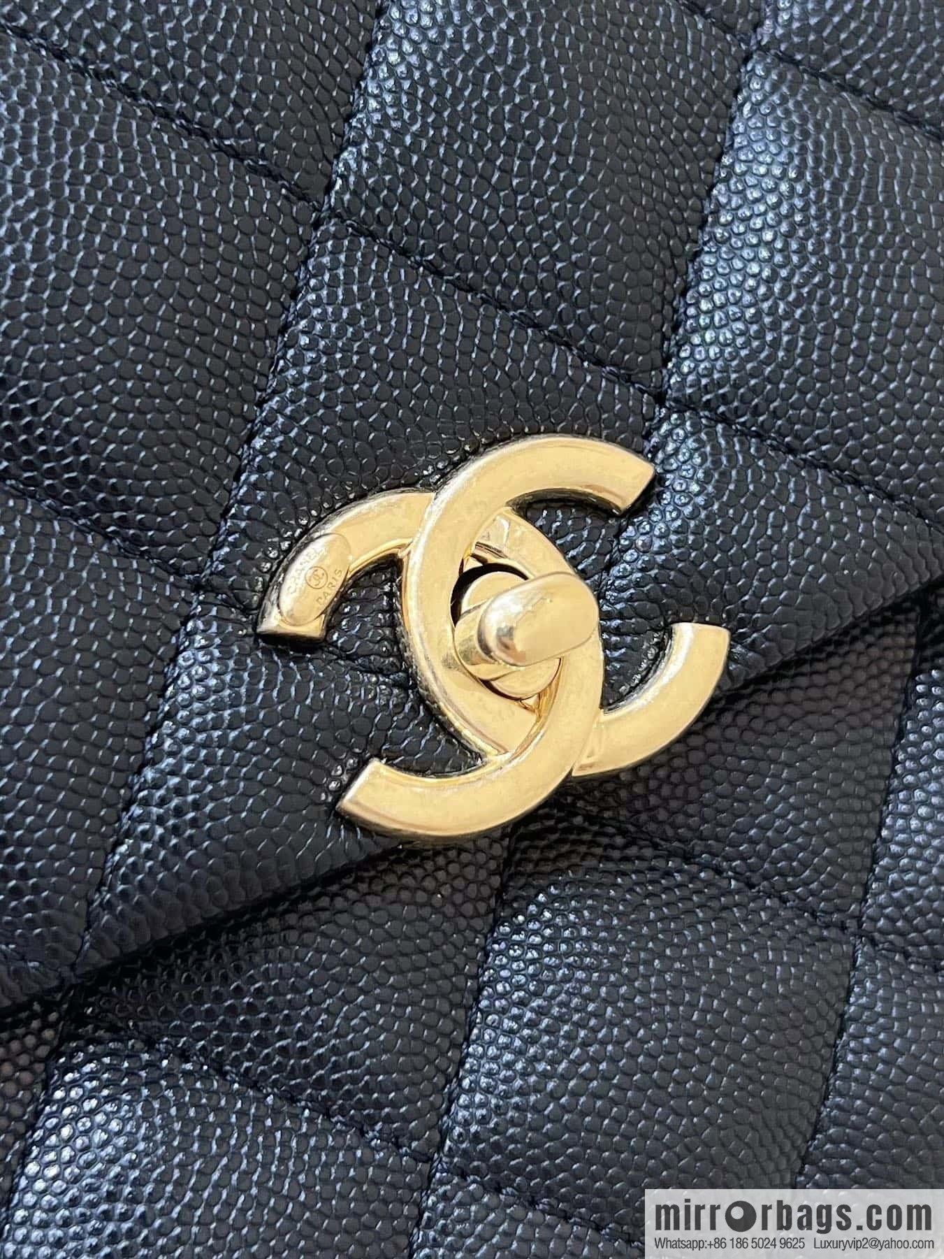 CHANEL 22k autumn and winter high-end ready-to-wear series, lychee leather square fat AS3580 black